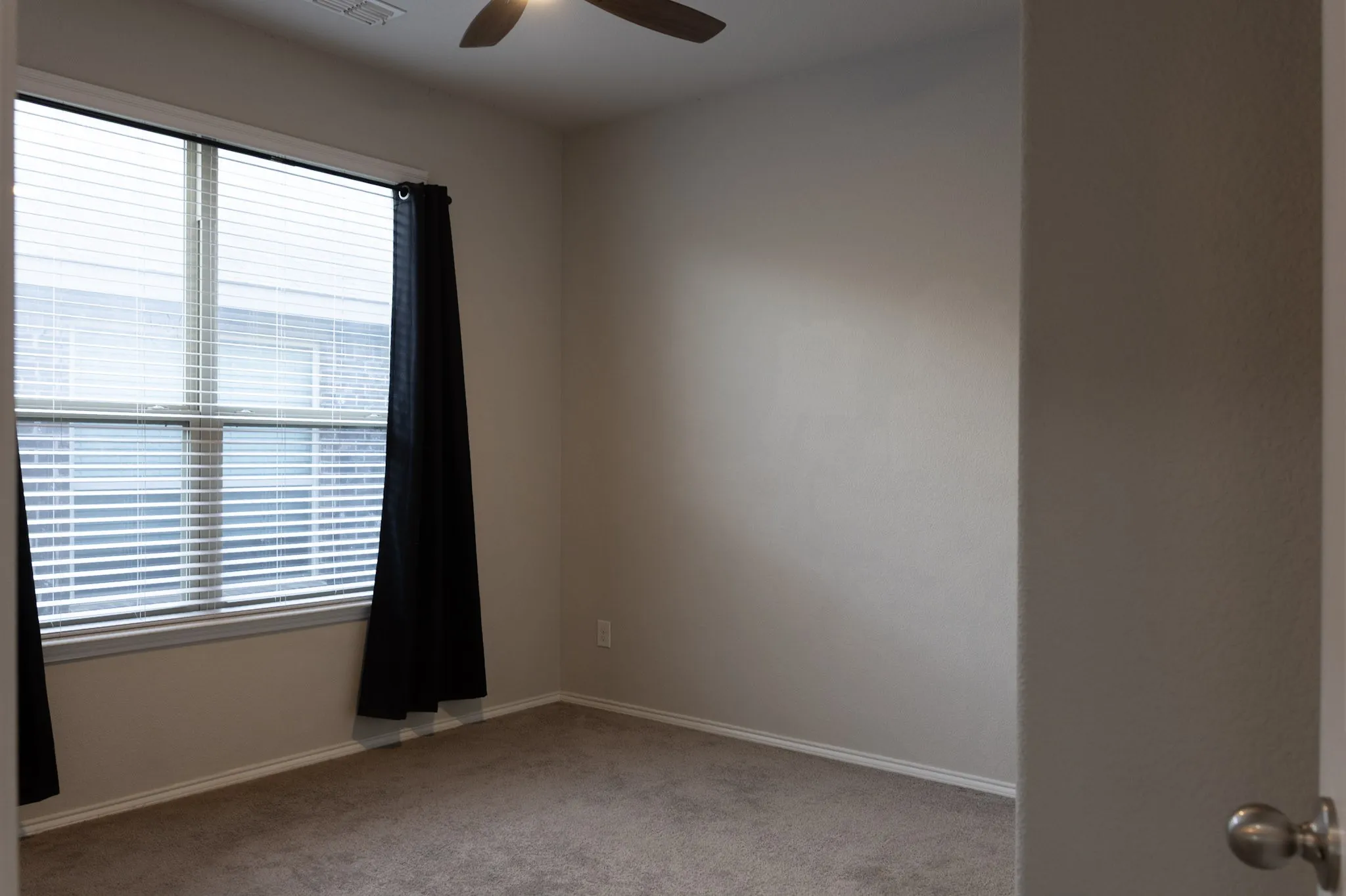 Single Family Residence For Sale in Denton County , 5609 Sea Cove Lane, Denton, Texas 76208, 3 Bedroom, 2 Bathroom, 2 Garage spaces, 1,799 Sqft, built in 2018, mls#21388214, Real Estate Agent in Denton, Homes For Sale in Denton county, Homes For Sale in Denton, Realtor in Denton Texas, Real Estate Brokerage Independent Realty Texas, Luminita Cordes Realtor