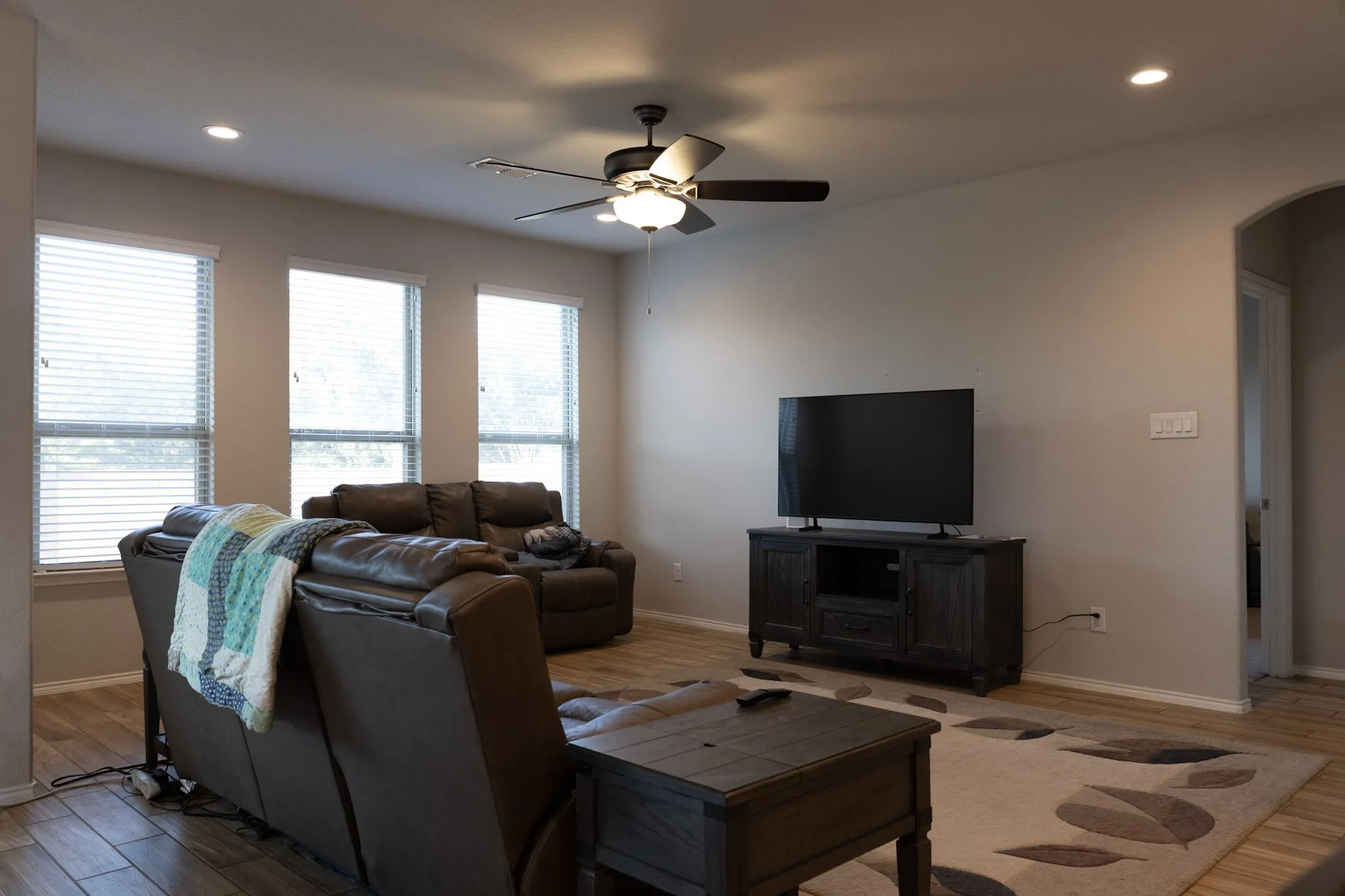 Single Family Residence For Sale in Denton County , 5609 Sea Cove Lane, Denton, Texas 76208, 3 Bedroom, 2 Bathroom, 2 Garage spaces, 1,799 Sqft, built in 2018, mls#21388214, Real Estate Agent in Denton, Homes For Sale in Denton county, Homes For Sale in Denton, Realtor in Denton Texas, Real Estate Brokerage Independent Realty Texas, Luminita Cordes Realtor