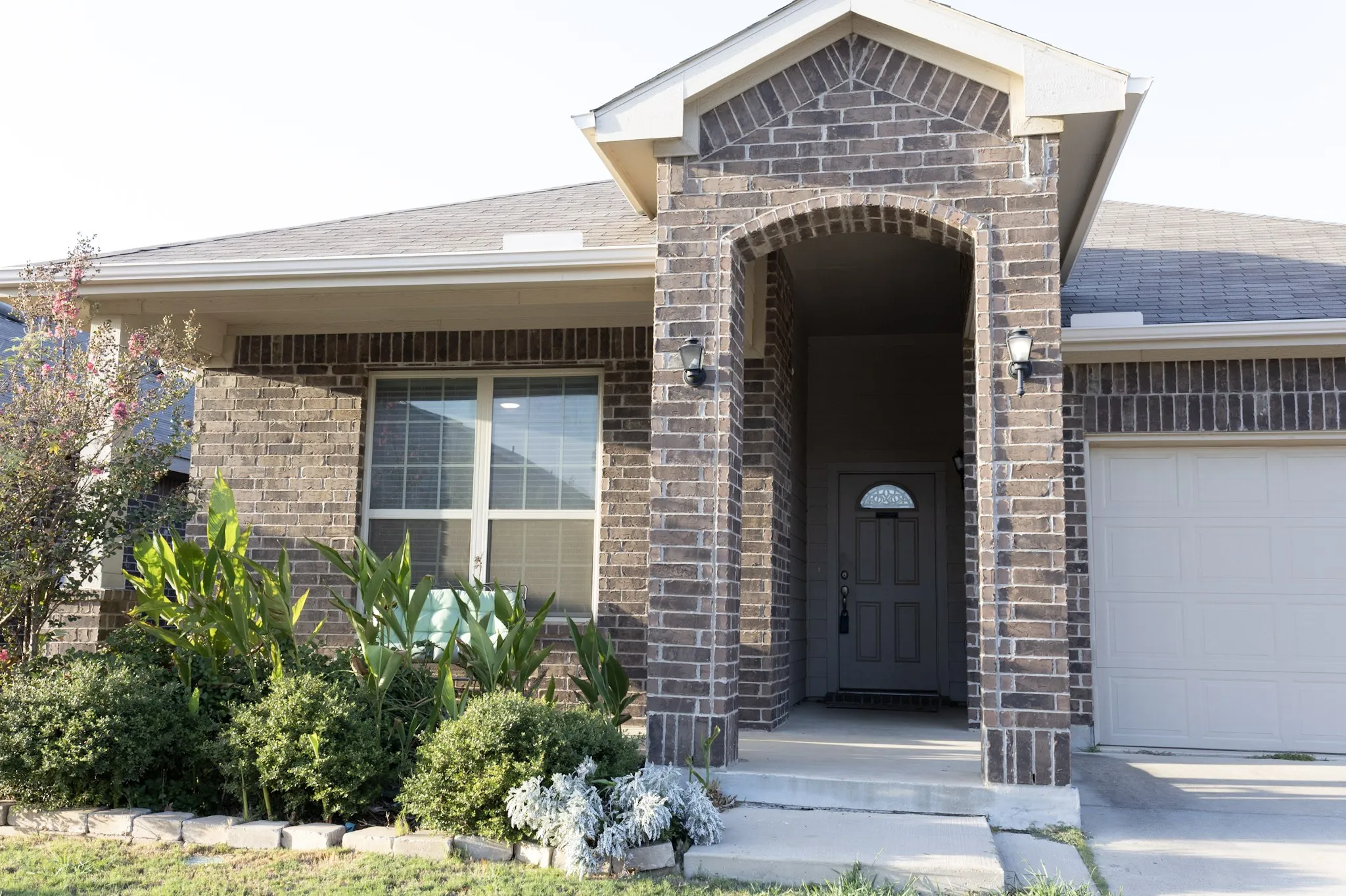 Single Family Residence For Sale in Denton County , 5609 Sea Cove Lane, Denton, Texas 76208, 3 Bedroom, 2 Bathroom, 2 Garage spaces, 1,799 Sqft, built in 2018, mls#21388214, Real Estate Agent in Denton, Homes For Sale in Denton county, Homes For Sale in Denton, Realtor in Denton Texas, Real Estate Brokerage Independent Realty Texas, Luminita Cordes Realtor