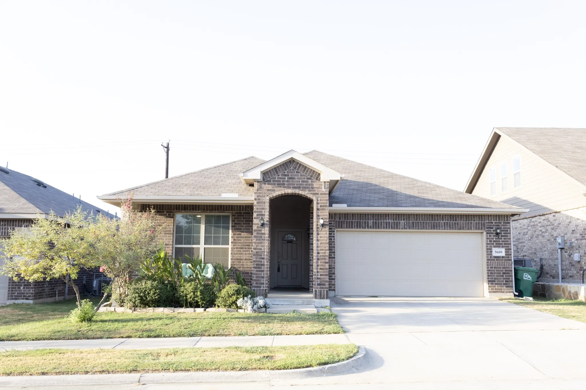 Single Family Residence For Sale in Denton County , 5609 Sea Cove Lane, Denton, Texas 76208, 3 Bedroom, 2 Bathroom, 2 Garage spaces, 1,799 Sqft, built in 2018, mls#21388214, Real Estate Agent in Denton, Homes For Sale in Denton county, Homes For Sale in Denton, Realtor in Denton Texas, Real Estate Brokerage Independent Realty Texas, Luminita Cordes Realtor