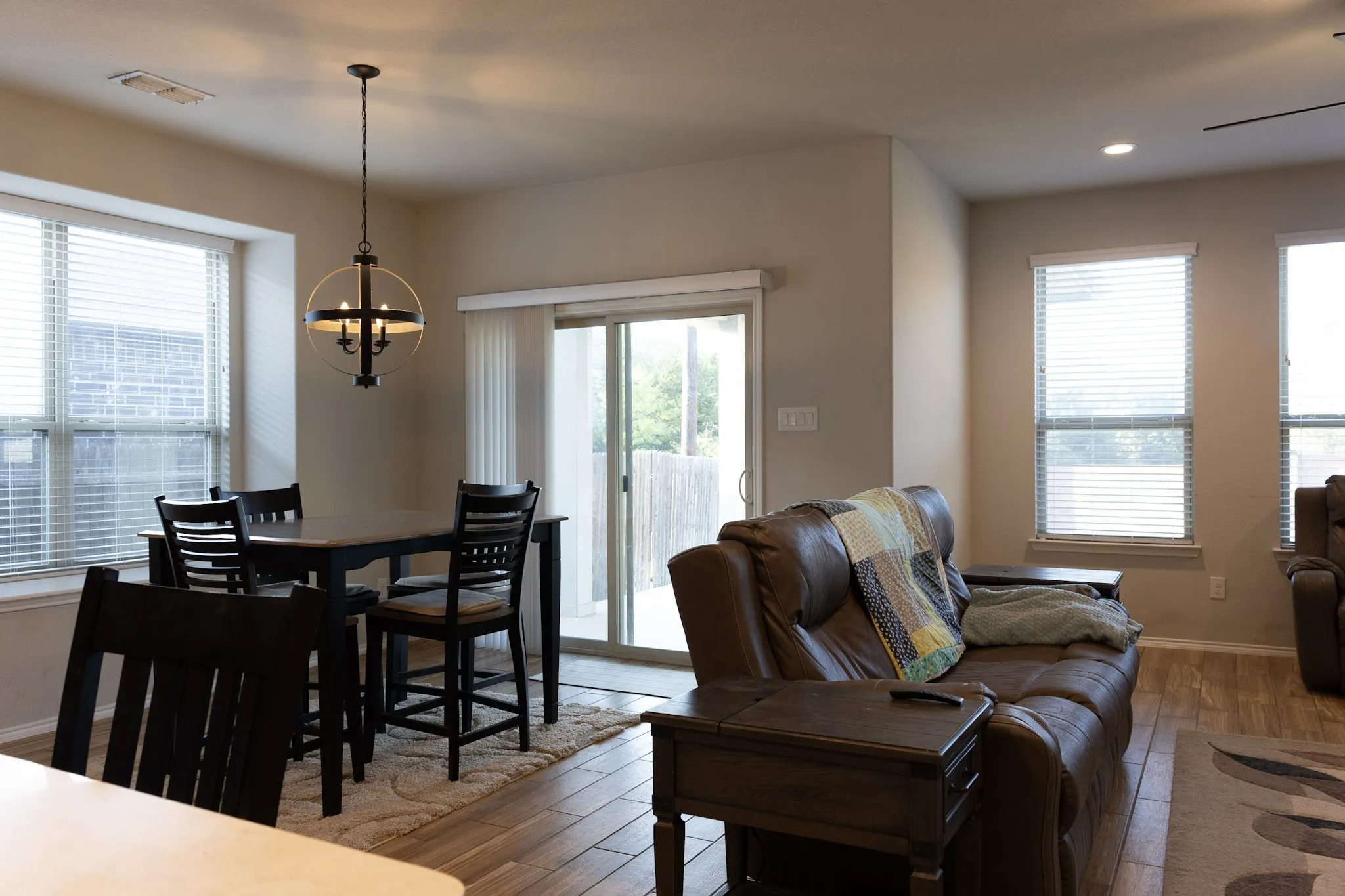 Single Family Residence For Sale in Denton County , 5609 Sea Cove Lane, Denton, Texas 76208, 3 Bedroom, 2 Bathroom, 2 Garage spaces, 1,799 Sqft, built in 2018, mls#21388214, Real Estate Agent in Denton, Homes For Sale in Denton county, Homes For Sale in Denton, Realtor in Denton Texas, Real Estate Brokerage Independent Realty Texas, Luminita Cordes Realtor