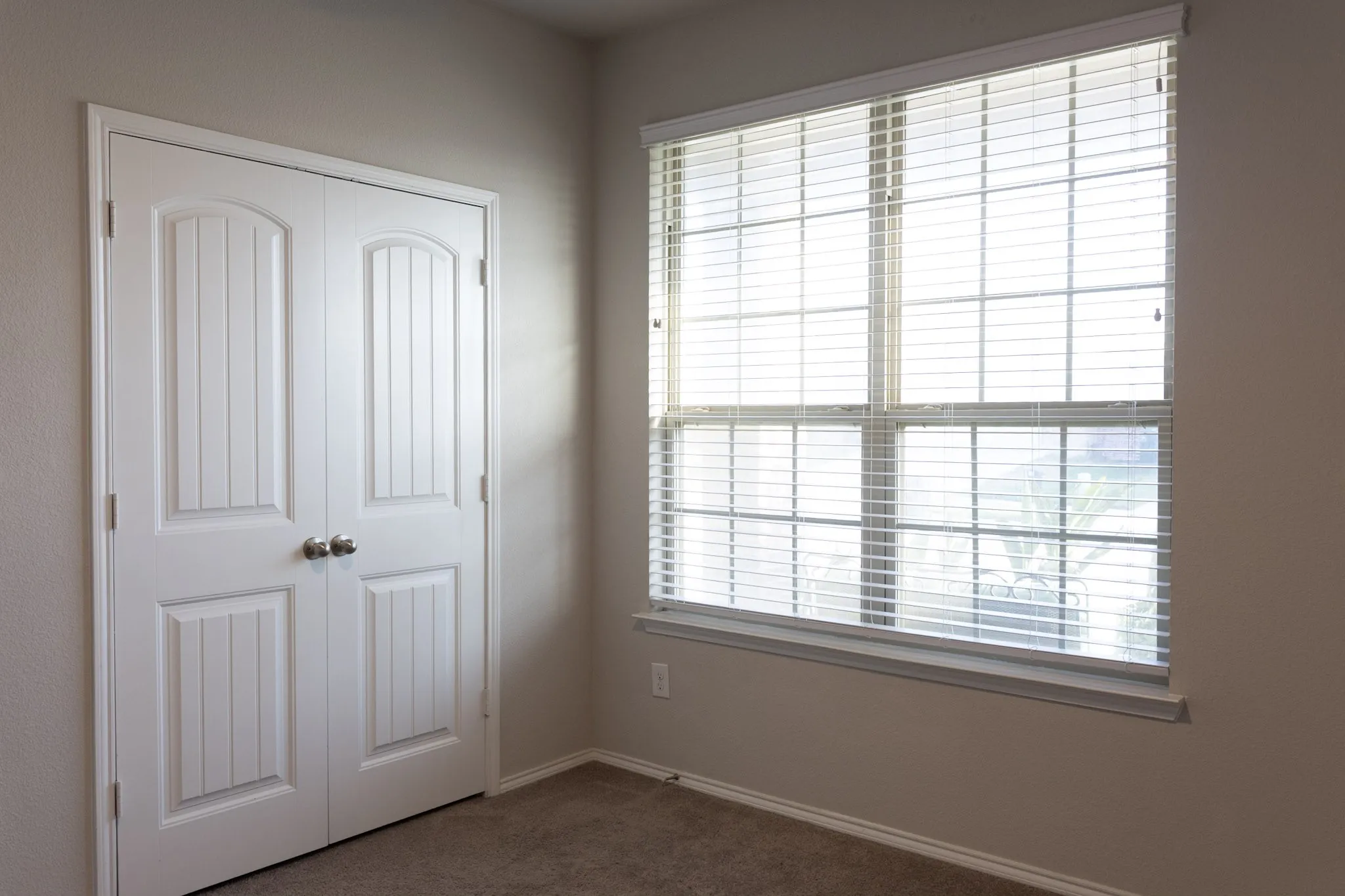 Single Family Residence For Sale in Denton County , 5609 Sea Cove Lane, Denton, Texas 76208, 3 Bedroom, 2 Bathroom, 2 Garage spaces, 1,799 Sqft, built in 2018, mls#21388214, Real Estate Agent in Denton, Homes For Sale in Denton county, Homes For Sale in Denton, Realtor in Denton Texas, Real Estate Brokerage Independent Realty Texas, Luminita Cordes Realtor