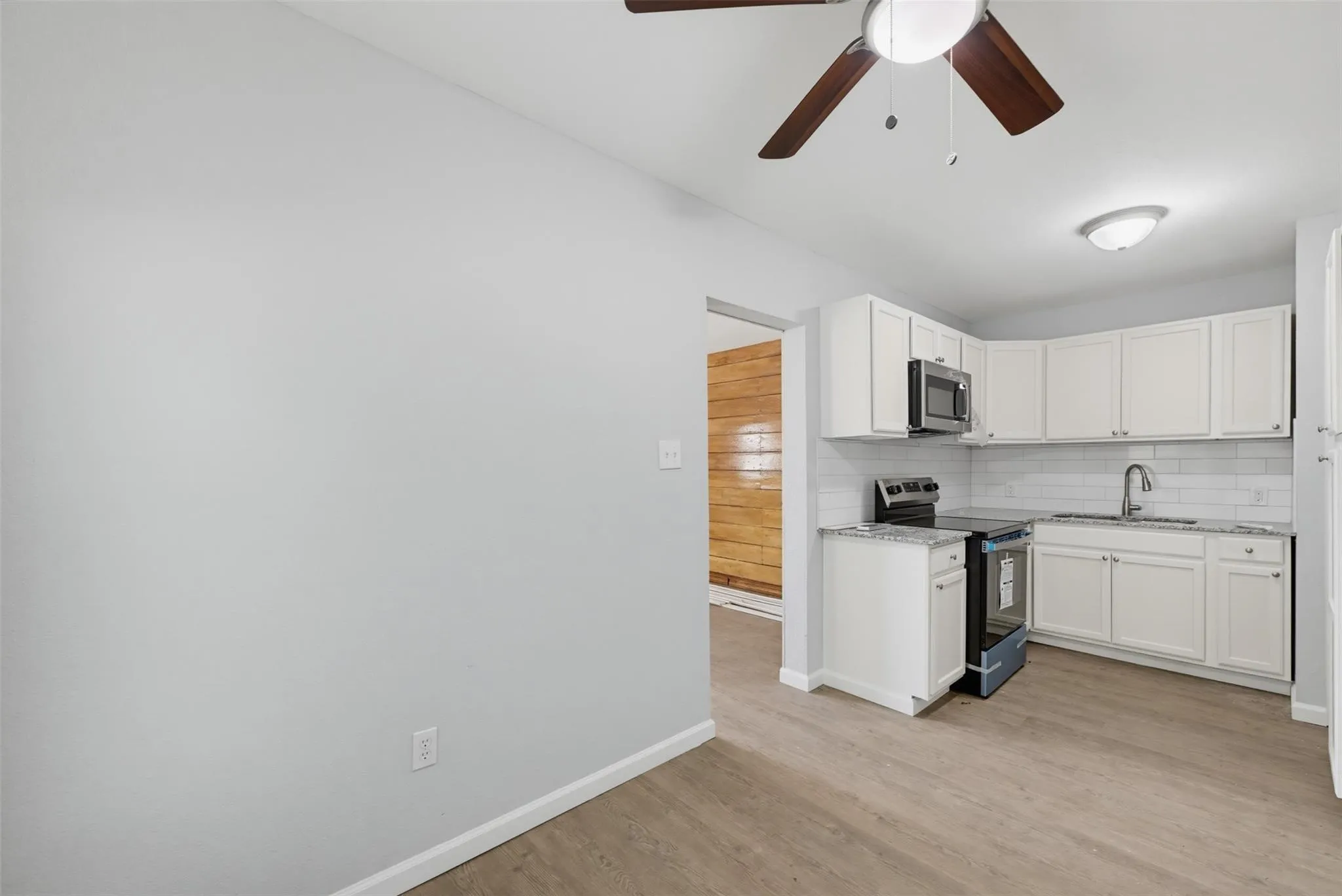 Duplex For Rent in Tarrant County , 300 Emma Street B, Fort Worth, Texas 76111, 1 Bedroom, 1 Bathroom, Garage spaces, 750 Sqft, built in 1942, mls#21385555, Real Estate Agent in Fort Worth, Homes For Rent in Tarrant county, Homes For Rent in Fort Worth, Realtor in Fort Worth Texas, Real Estate Brokerage Independent Realty Texas, Luminita Cordes Realtor
