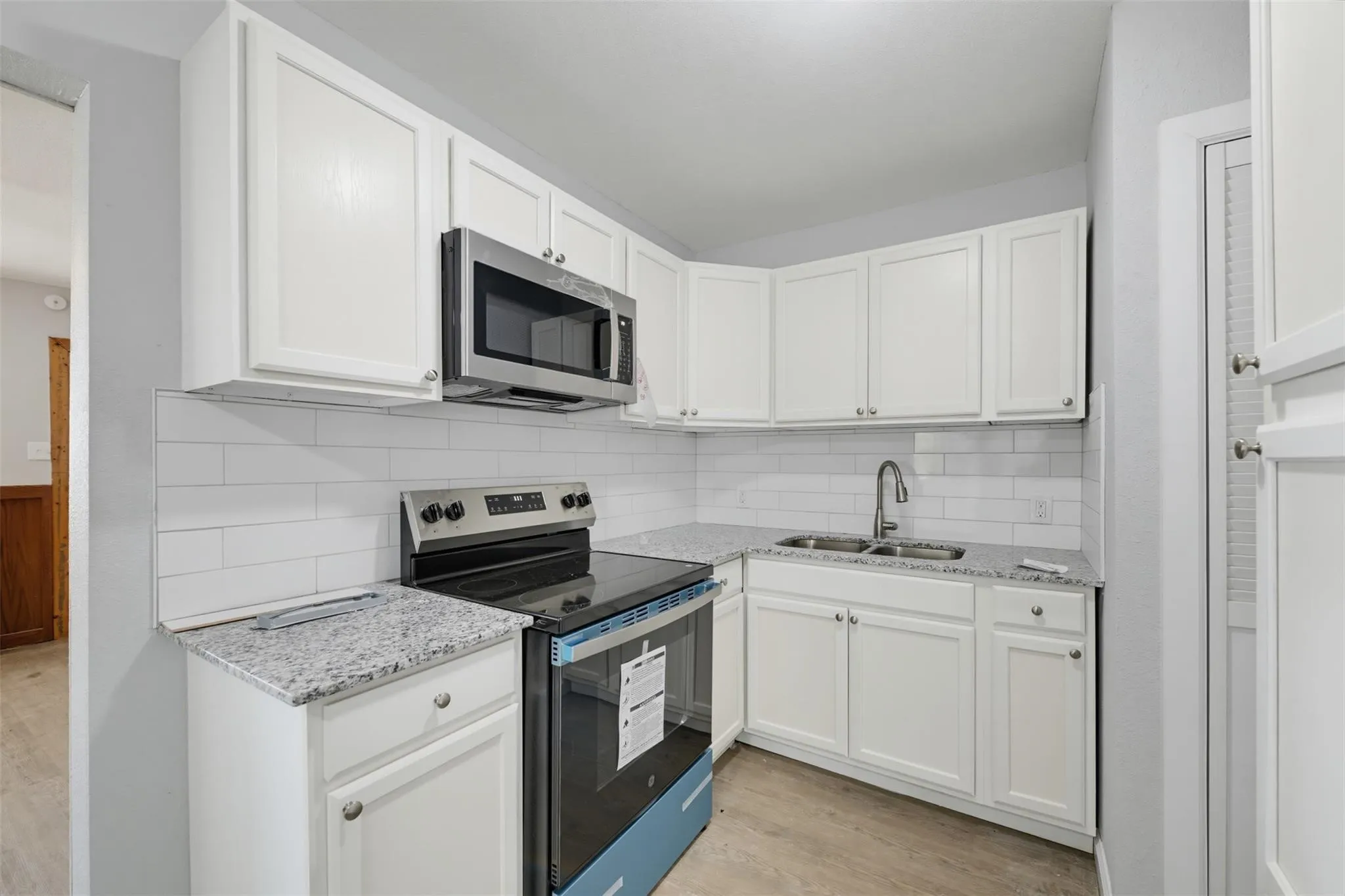 Duplex For Rent in Tarrant County , 300 Emma Street B, Fort Worth, Texas 76111, 1 Bedroom, 1 Bathroom, Garage spaces, 750 Sqft, built in 1942, mls#21385555, Real Estate Agent in Fort Worth, Homes For Rent in Tarrant county, Homes For Rent in Fort Worth, Realtor in Fort Worth Texas, Real Estate Brokerage Independent Realty Texas, Luminita Cordes Realtor