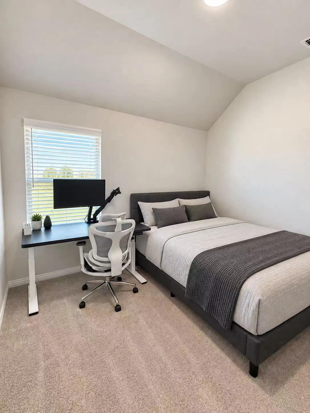 Single Family Residence For Sale in Denton County , 16613 Hidden Cove Drive, Celina, Texas 75009, 4 Bedroom, 3 Bathroom, 2 Garage spaces, 2,189 Sqft, built in 2023, mls#21389715, Real Estate Agent in Celina, Homes For Sale in Denton county, Homes For Sale in Celina, Realtor in Celina Texas, Real Estate Brokerage Independent Realty Texas, Luminita Cordes Realtor