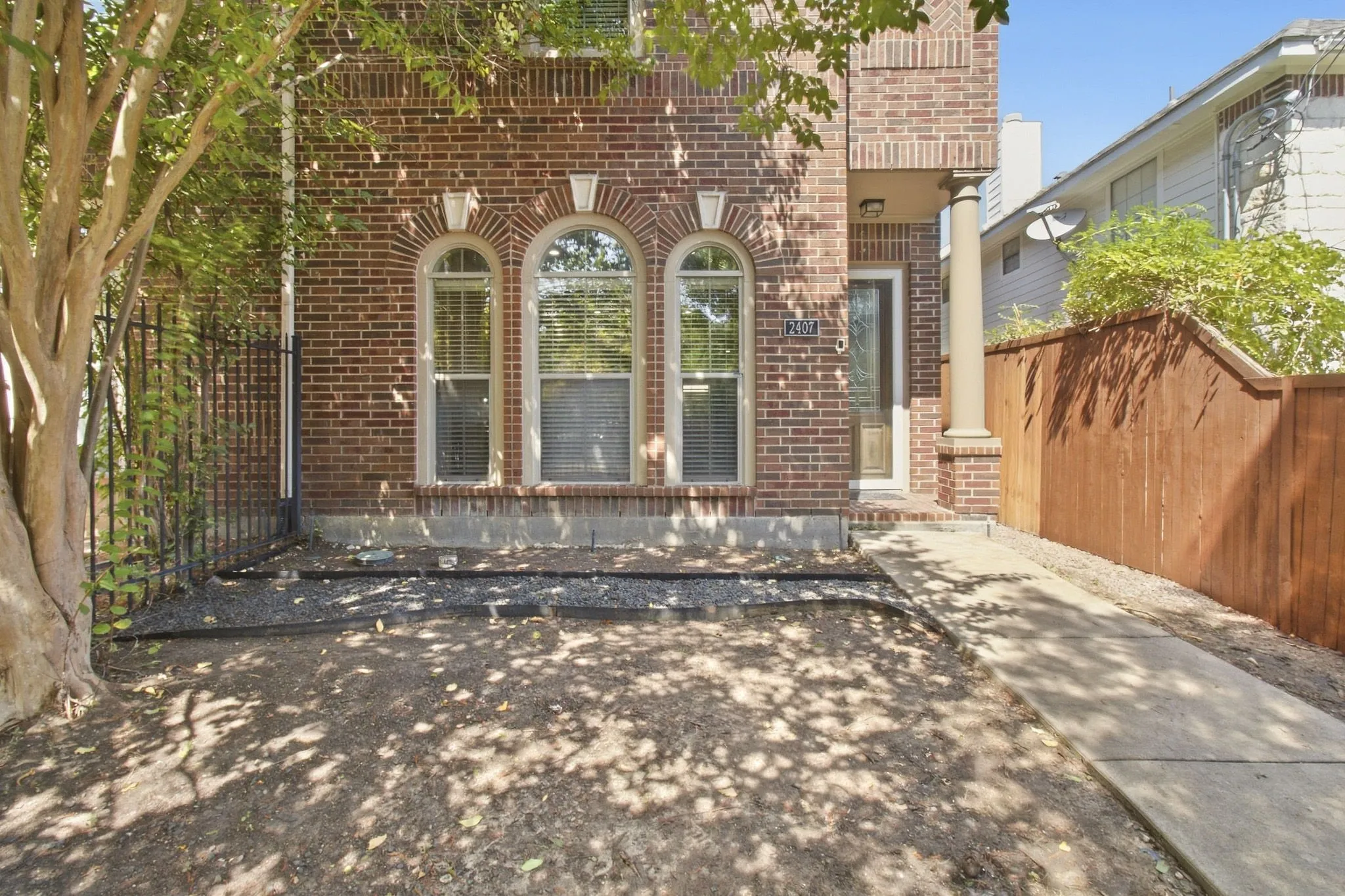 Townhouse For Sale in Dallas County , 2407 Knight Street, Dallas, Texas 75219, 3 Bedroom, 3 Bathroom, 2 Garage spaces, 3,110 Sqft, built in 2008, mls#21389242, Real Estate Agent in Dallas, Homes For Sale in Dallas county, Homes For Sale in Dallas, Realtor in Dallas Texas, Real Estate Brokerage Independent Realty Texas, Luminita Cordes Realtor