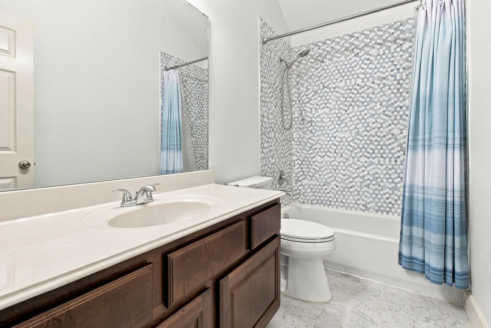 Townhouse For Sale in Dallas County , 2407 Knight Street, Dallas, Texas 75219, 3 Bedroom, 3 Bathroom, 2 Garage spaces, 3,110 Sqft, built in 2008, mls#21389242, Real Estate Agent in Dallas, Homes For Sale in Dallas county, Homes For Sale in Dallas, Realtor in Dallas Texas, Real Estate Brokerage Independent Realty Texas, Luminita Cordes Realtor