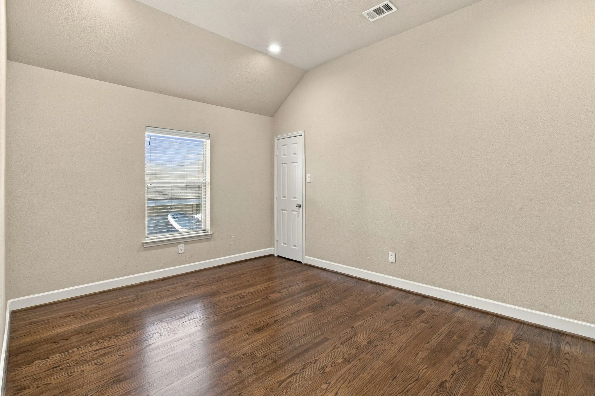 Townhouse For Sale in Dallas County , 2407 Knight Street, Dallas, Texas 75219, 3 Bedroom, 3 Bathroom, 2 Garage spaces, 3,110 Sqft, built in 2008, mls#21389242, Real Estate Agent in Dallas, Homes For Sale in Dallas county, Homes For Sale in Dallas, Realtor in Dallas Texas, Real Estate Brokerage Independent Realty Texas, Luminita Cordes Realtor