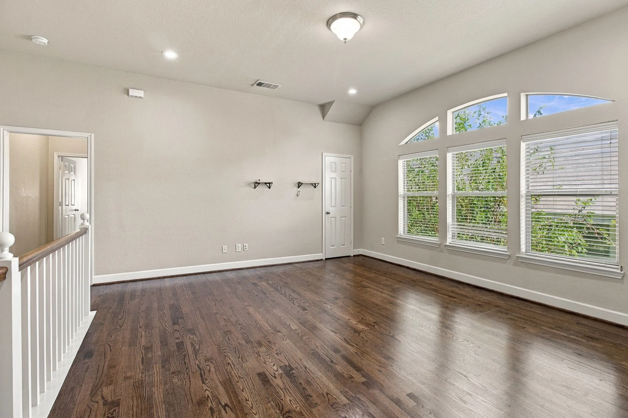 Townhouse For Sale in Dallas County , 2407 Knight Street, Dallas, Texas 75219, 3 Bedroom, 3 Bathroom, 2 Garage spaces, 3,110 Sqft, built in 2008, mls#21389242, Real Estate Agent in Dallas, Homes For Sale in Dallas county, Homes For Sale in Dallas, Realtor in Dallas Texas, Real Estate Brokerage Independent Realty Texas, Luminita Cordes Realtor