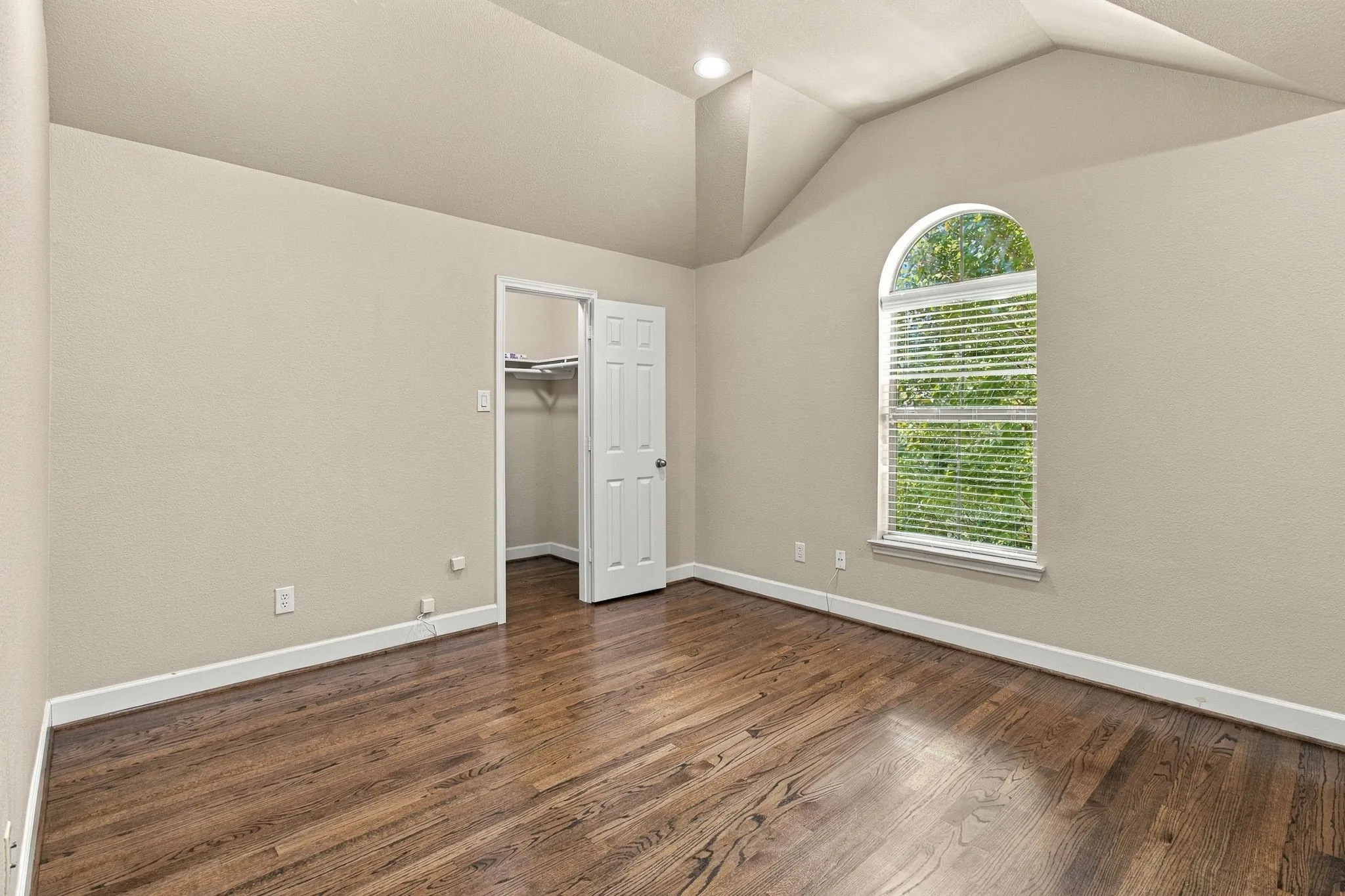 Townhouse For Sale in Dallas County , 2407 Knight Street, Dallas, Texas 75219, 3 Bedroom, 3 Bathroom, 2 Garage spaces, 3,110 Sqft, built in 2008, mls#21389242, Real Estate Agent in Dallas, Homes For Sale in Dallas county, Homes For Sale in Dallas, Realtor in Dallas Texas, Real Estate Brokerage Independent Realty Texas, Luminita Cordes Realtor