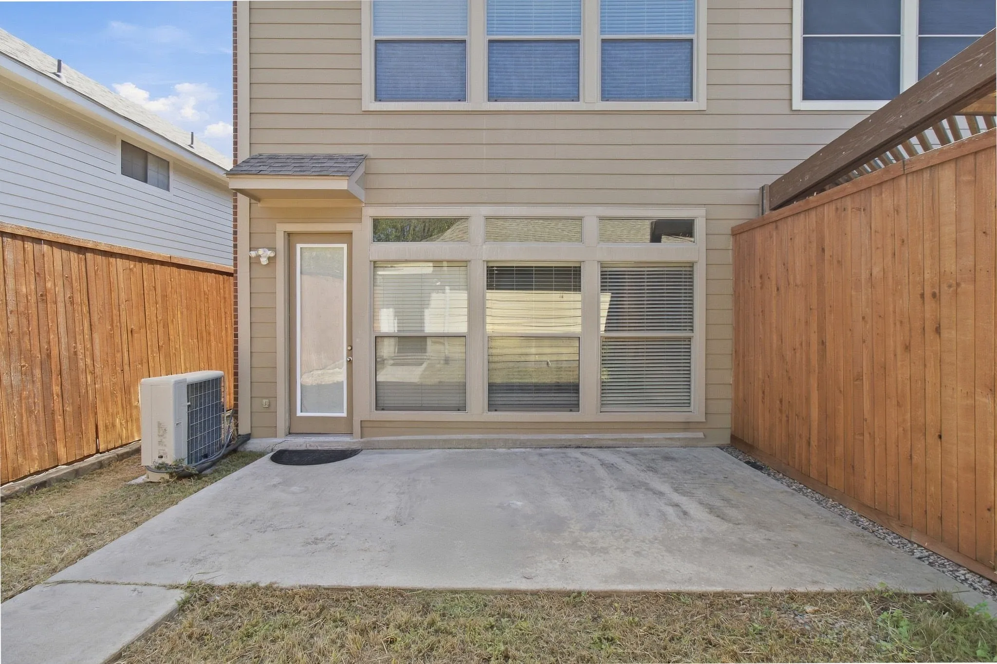 Townhouse For Sale in Dallas County , 2407 Knight Street, Dallas, Texas 75219, 3 Bedroom, 3 Bathroom, 2 Garage spaces, 3,110 Sqft, built in 2008, mls#21389242, Real Estate Agent in Dallas, Homes For Sale in Dallas county, Homes For Sale in Dallas, Realtor in Dallas Texas, Real Estate Brokerage Independent Realty Texas, Luminita Cordes Realtor
