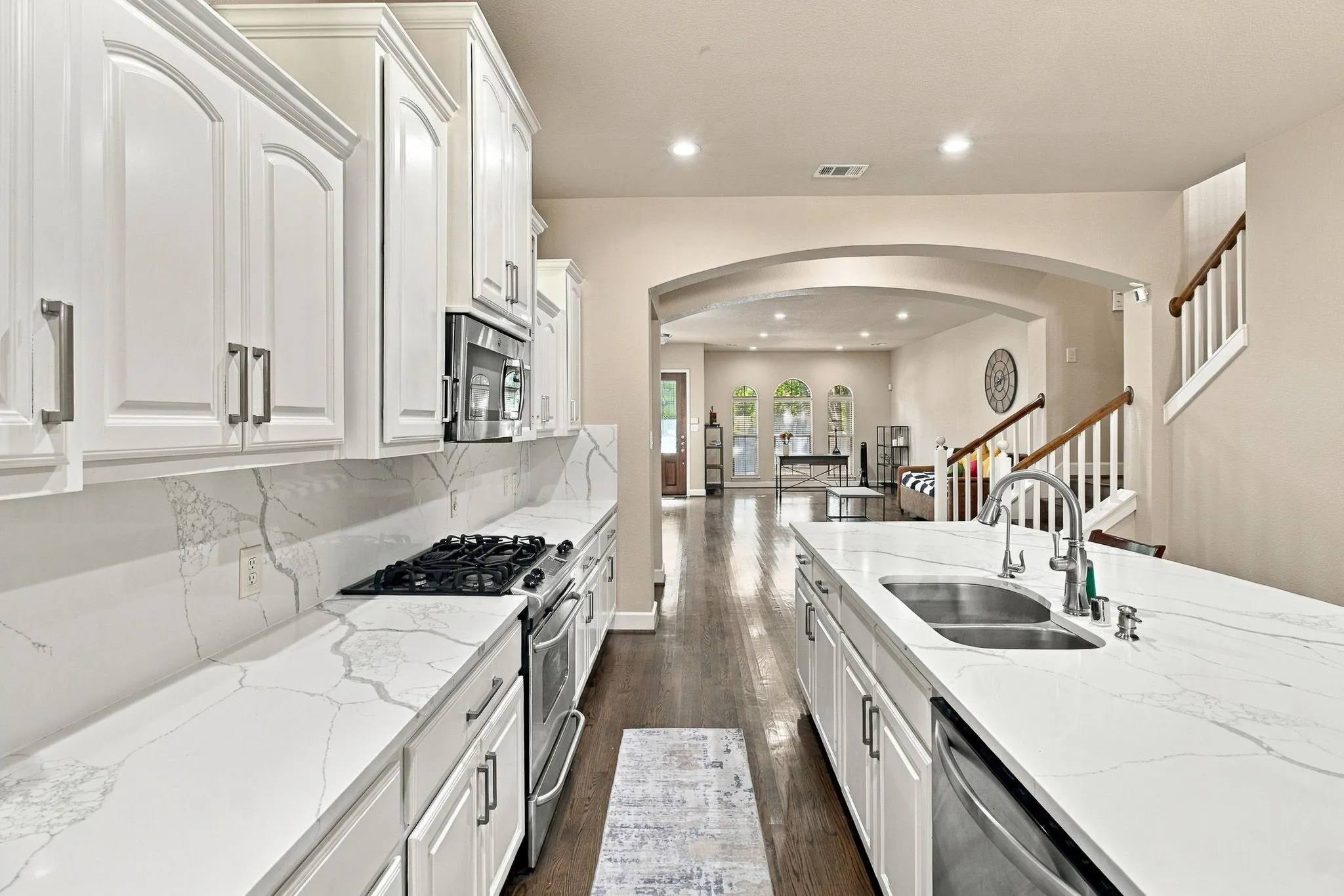 Townhouse For Sale in Dallas County , 2407 Knight Street, Dallas, Texas 75219, 3 Bedroom, 3 Bathroom, 2 Garage spaces, 3,110 Sqft, built in 2008, mls#21389242, Real Estate Agent in Dallas, Homes For Sale in Dallas county, Homes For Sale in Dallas, Realtor in Dallas Texas, Real Estate Brokerage Independent Realty Texas, Luminita Cordes Realtor
