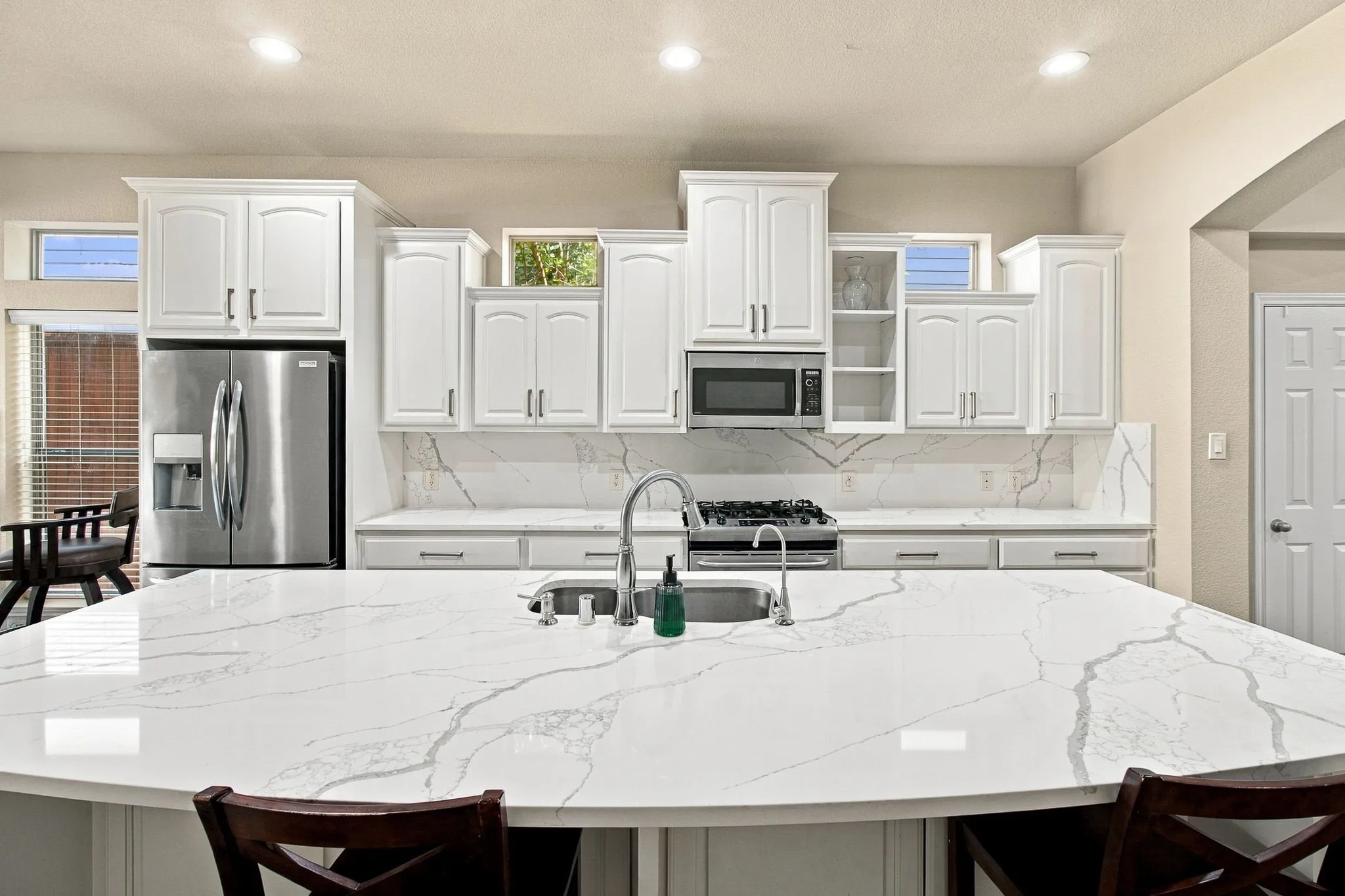 Townhouse For Sale in Dallas County , 2407 Knight Street, Dallas, Texas 75219, 3 Bedroom, 3 Bathroom, 2 Garage spaces, 3,110 Sqft, built in 2008, mls#21389242, Real Estate Agent in Dallas, Homes For Sale in Dallas county, Homes For Sale in Dallas, Realtor in Dallas Texas, Real Estate Brokerage Independent Realty Texas, Luminita Cordes Realtor