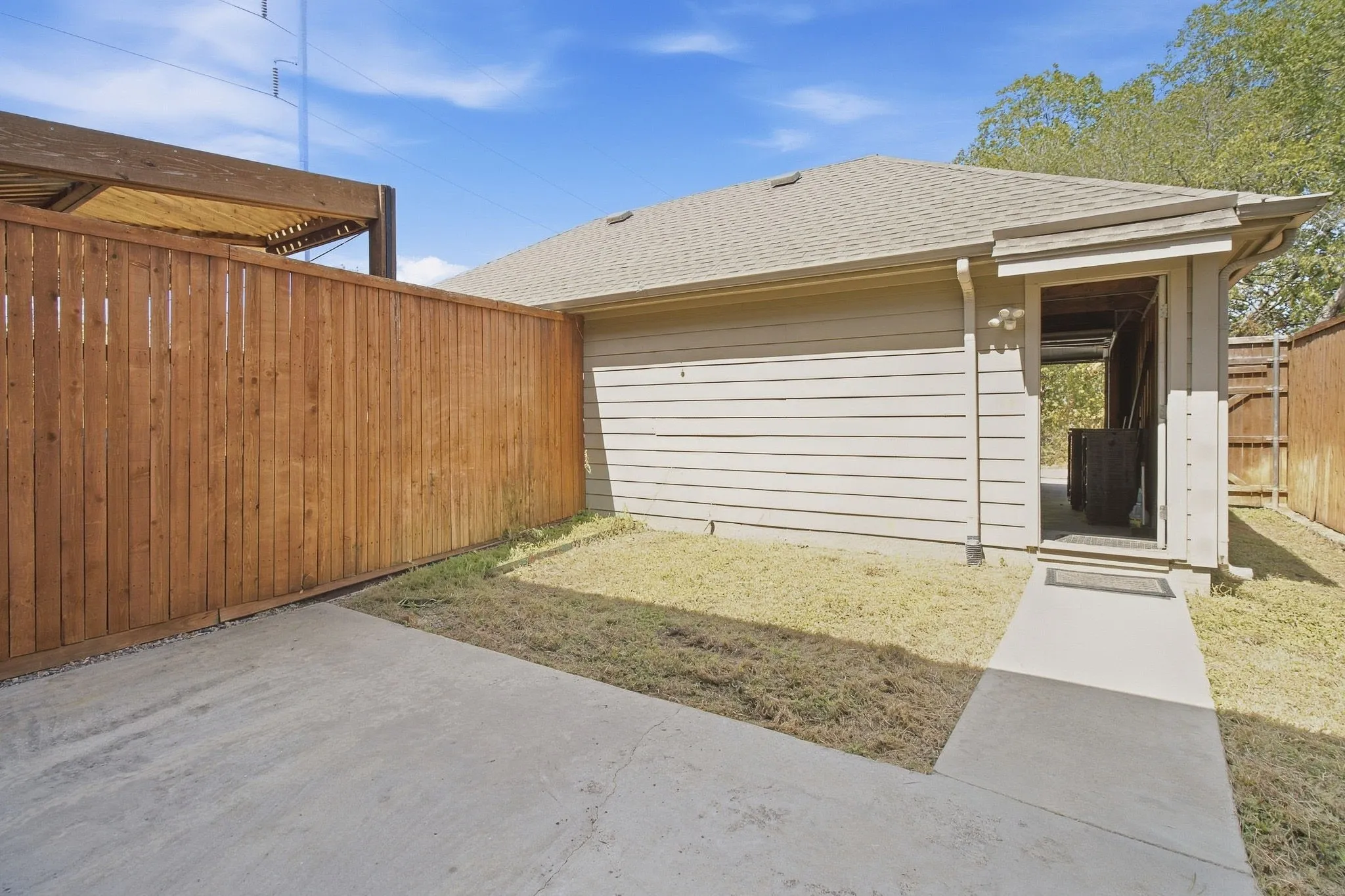 Townhouse For Sale in Dallas County , 2407 Knight Street, Dallas, Texas 75219, 3 Bedroom, 3 Bathroom, 2 Garage spaces, 3,110 Sqft, built in 2008, mls#21389242, Real Estate Agent in Dallas, Homes For Sale in Dallas county, Homes For Sale in Dallas, Realtor in Dallas Texas, Real Estate Brokerage Independent Realty Texas, Luminita Cordes Realtor