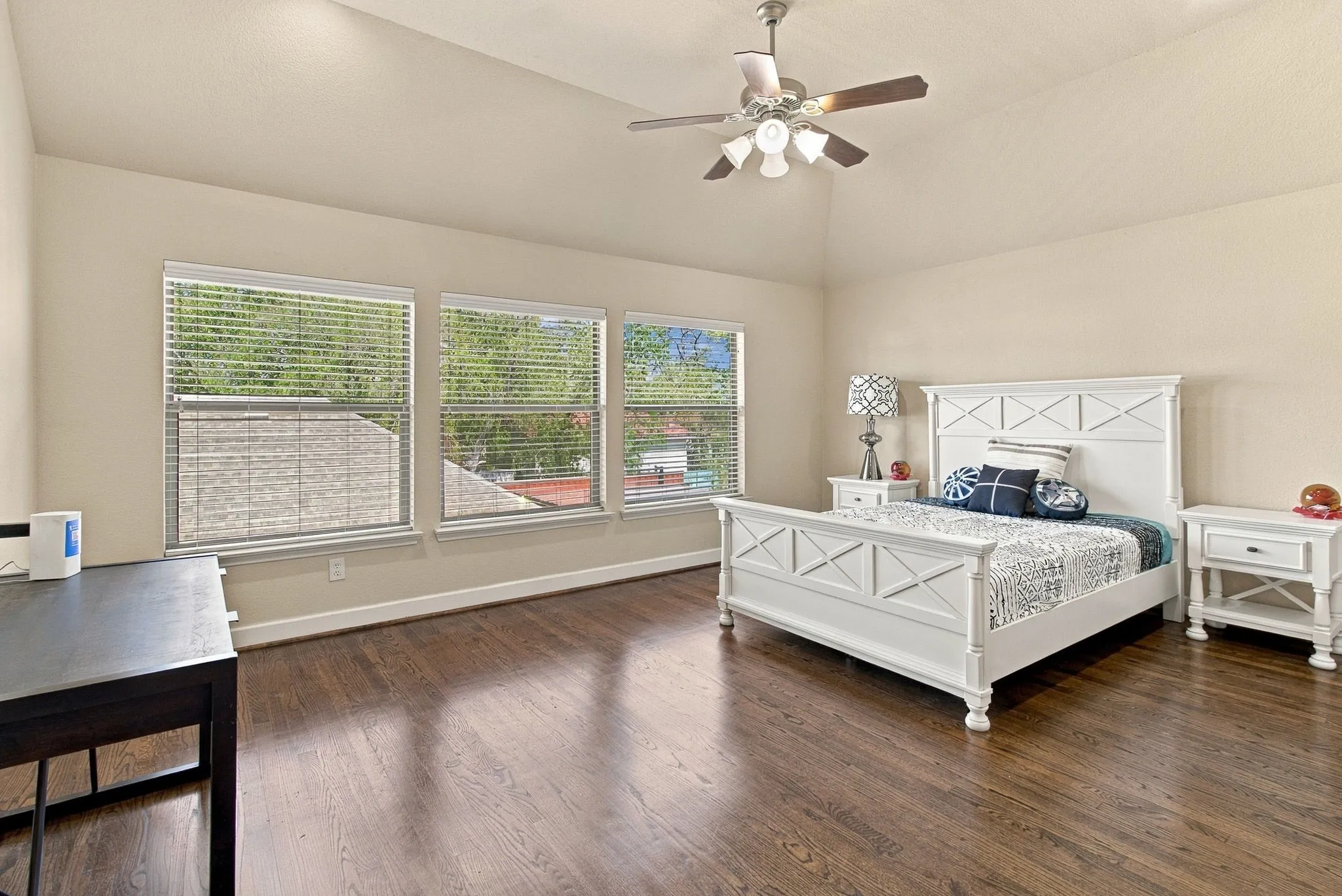 Townhouse For Sale in Dallas County , 2407 Knight Street, Dallas, Texas 75219, 3 Bedroom, 3 Bathroom, 2 Garage spaces, 3,110 Sqft, built in 2008, mls#21389242, Real Estate Agent in Dallas, Homes For Sale in Dallas county, Homes For Sale in Dallas, Realtor in Dallas Texas, Real Estate Brokerage Independent Realty Texas, Luminita Cordes Realtor