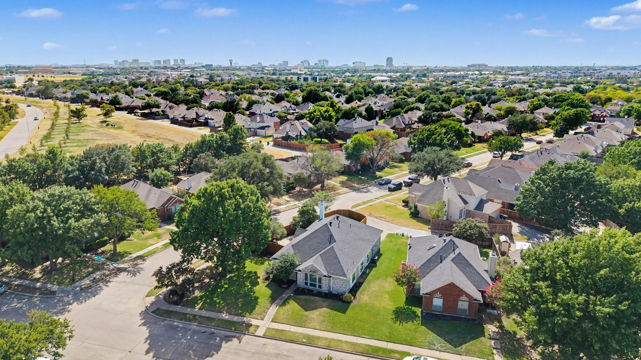 Single Family Residence For Sale in Collin County , 9925 Bordeaux Avenue, Frisco, Texas 75035, 3 Bedroom, 2 Bathroom, 2 Garage spaces, 1,865 Sqft, built in 1989, mls#21387387, Real Estate Agent in Frisco, Homes For Sale in Collin county, Homes For Sale in Frisco, Realtor in Frisco Texas, Real Estate Brokerage Independent Realty Texas, Luminita Cordes Realtor