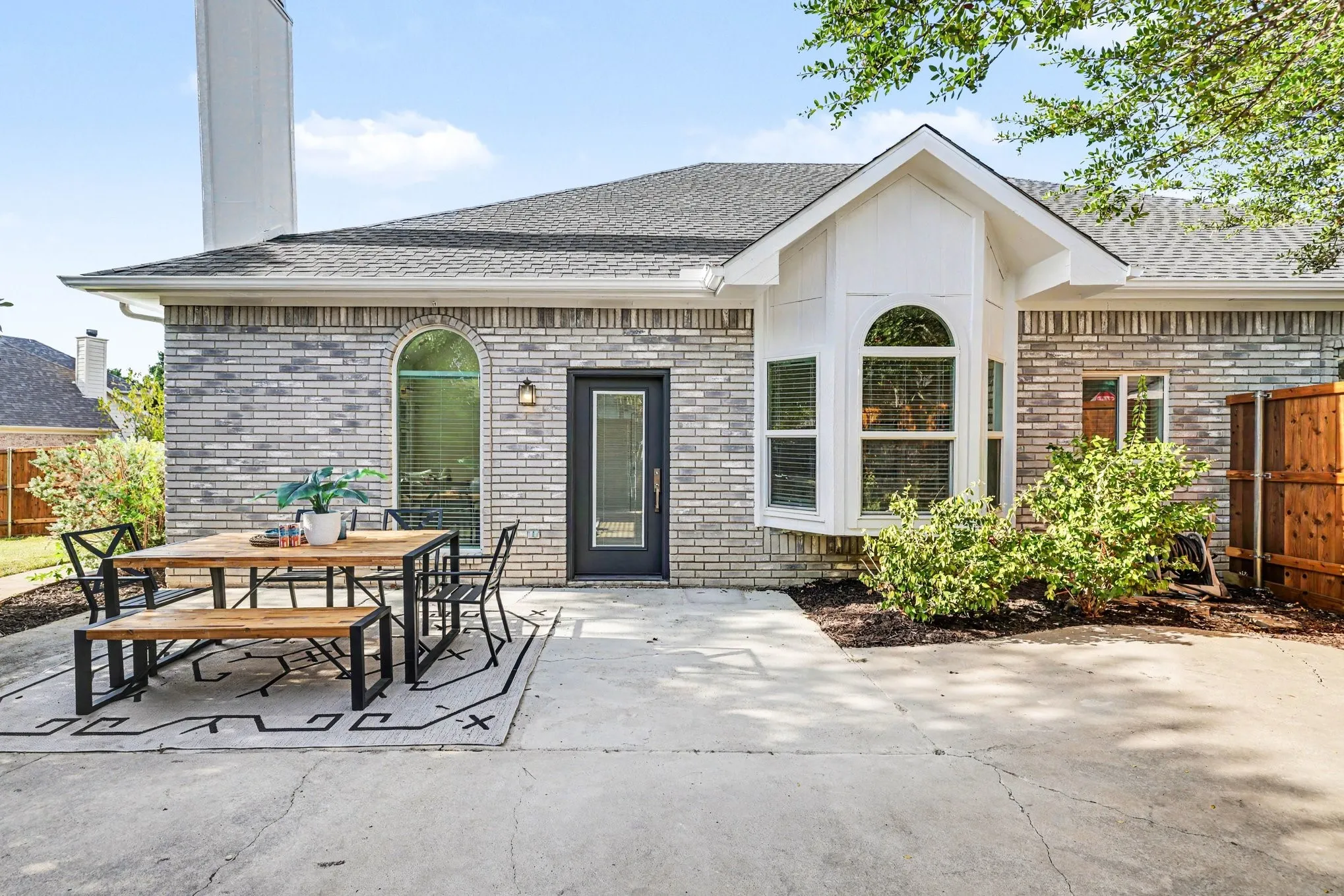 Single Family Residence For Sale in Collin County , 9925 Bordeaux Avenue, Frisco, Texas 75035, 3 Bedroom, 2 Bathroom, 2 Garage spaces, 1,865 Sqft, built in 1989, mls#21387387, Real Estate Agent in Frisco, Homes For Sale in Collin county, Homes For Sale in Frisco, Realtor in Frisco Texas, Real Estate Brokerage Independent Realty Texas, Luminita Cordes Realtor