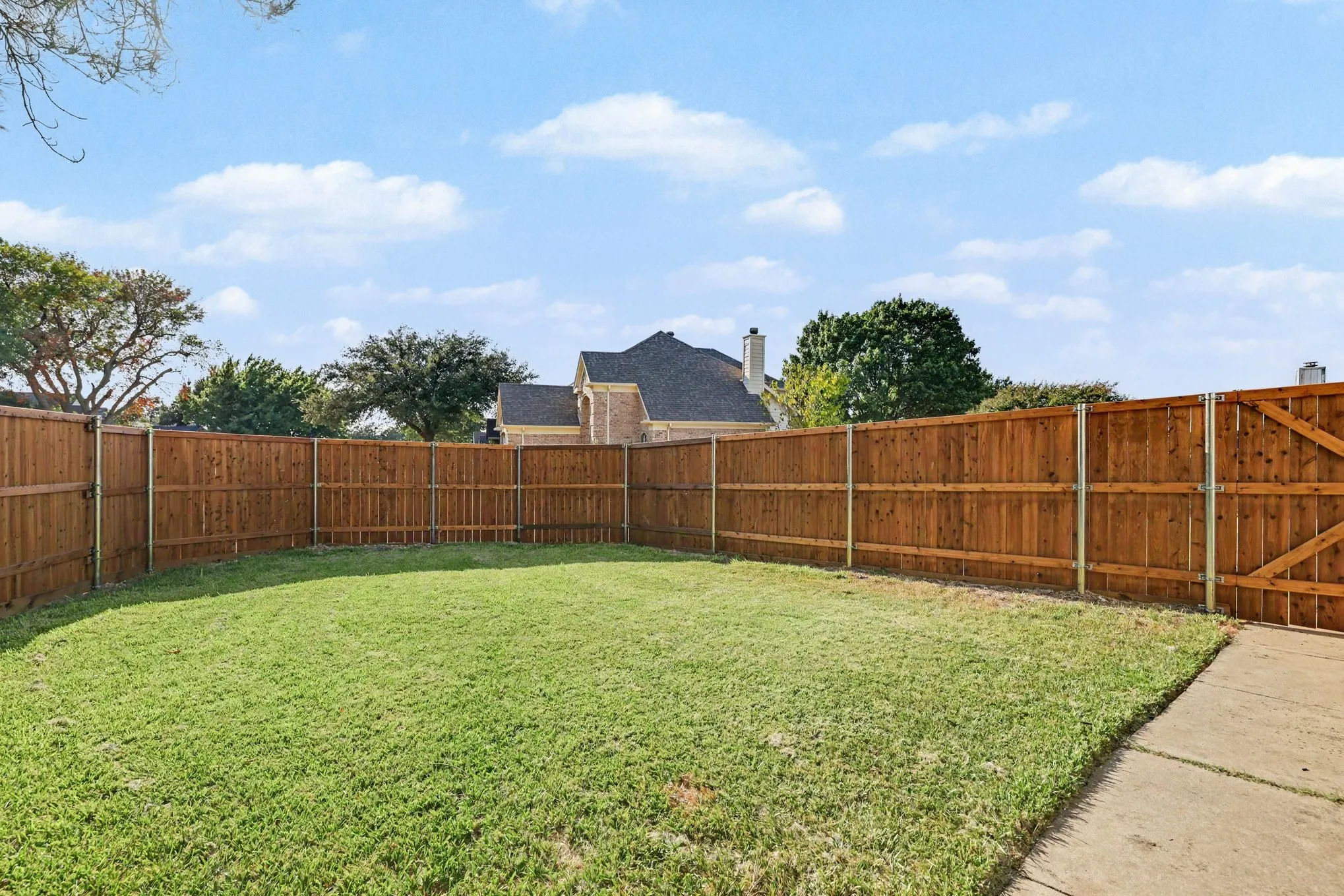Single Family Residence For Sale in Collin County , 9925 Bordeaux Avenue, Frisco, Texas 75035, 3 Bedroom, 2 Bathroom, 2 Garage spaces, 1,865 Sqft, built in 1989, mls#21387387, Real Estate Agent in Frisco, Homes For Sale in Collin county, Homes For Sale in Frisco, Realtor in Frisco Texas, Real Estate Brokerage Independent Realty Texas, Luminita Cordes Realtor