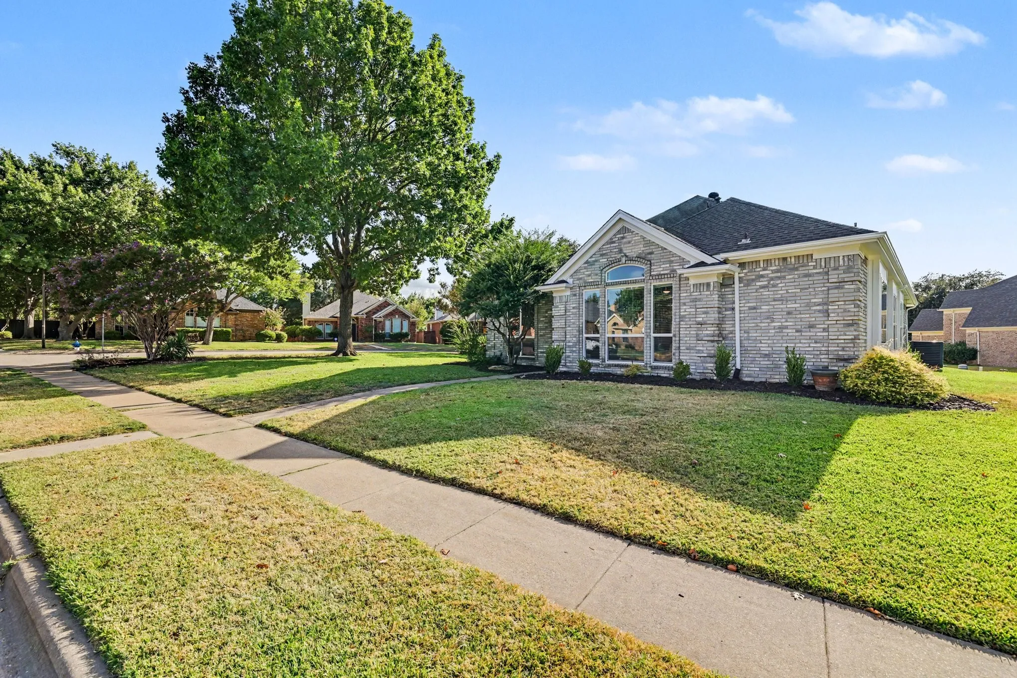 Single Family Residence For Sale in Collin County , 9925 Bordeaux Avenue, Frisco, Texas 75035, 3 Bedroom, 2 Bathroom, 2 Garage spaces, 1,865 Sqft, built in 1989, mls#21387387, Real Estate Agent in Frisco, Homes For Sale in Collin county, Homes For Sale in Frisco, Realtor in Frisco Texas, Real Estate Brokerage Independent Realty Texas, Luminita Cordes Realtor