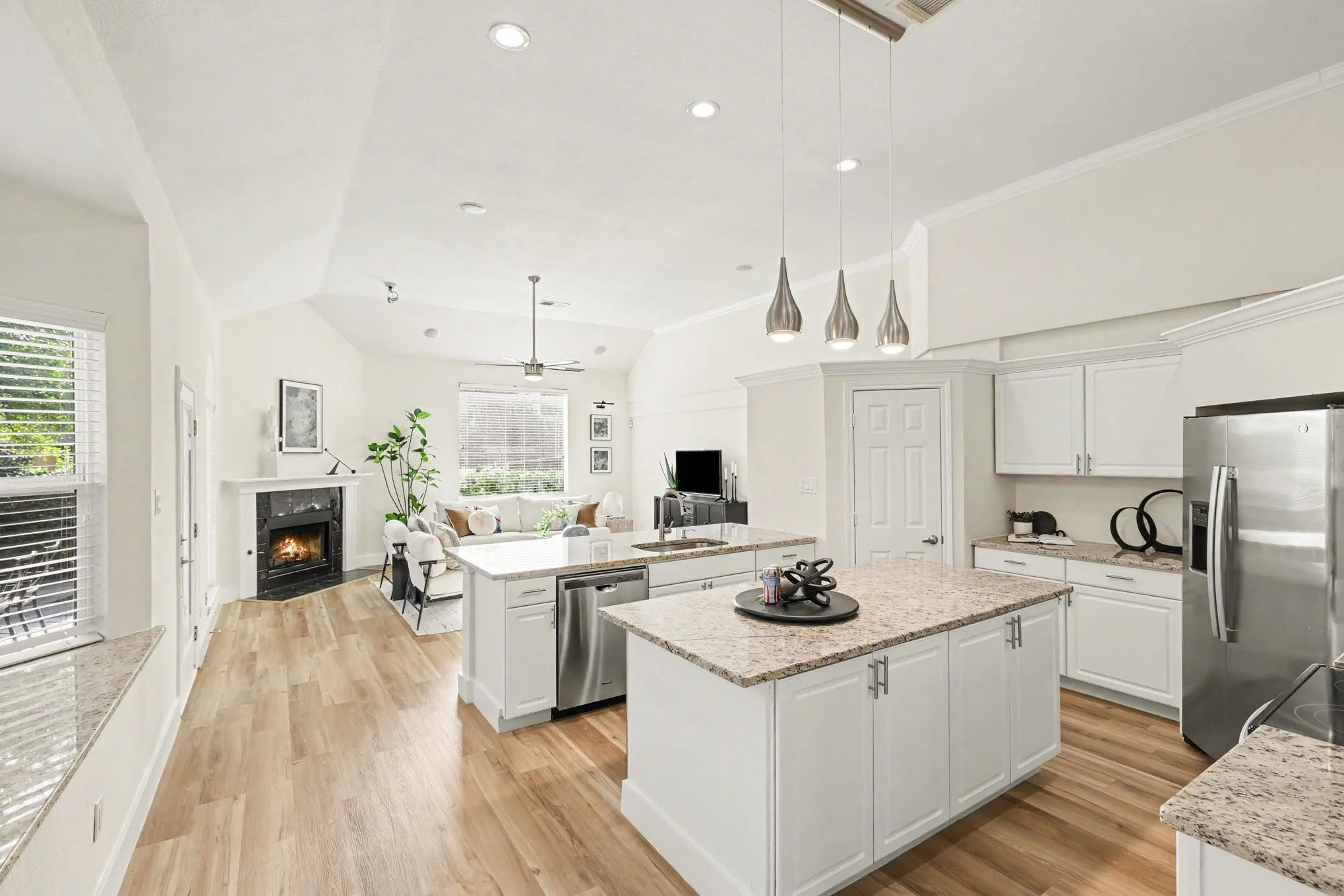 Single Family Residence For Sale in Collin County , 9925 Bordeaux Avenue, Frisco, Texas 75035, 3 Bedroom, 2 Bathroom, 2 Garage spaces, 1,865 Sqft, built in 1989, mls#21387387, Real Estate Agent in Frisco, Homes For Sale in Collin county, Homes For Sale in Frisco, Realtor in Frisco Texas, Real Estate Brokerage Independent Realty Texas, Luminita Cordes Realtor