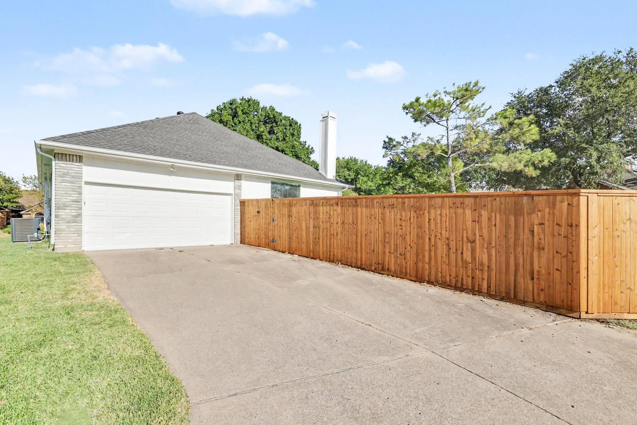 Single Family Residence For Sale in Collin County , 9925 Bordeaux Avenue, Frisco, Texas 75035, 3 Bedroom, 2 Bathroom, 2 Garage spaces, 1,865 Sqft, built in 1989, mls#21387387, Real Estate Agent in Frisco, Homes For Sale in Collin county, Homes For Sale in Frisco, Realtor in Frisco Texas, Real Estate Brokerage Independent Realty Texas, Luminita Cordes Realtor