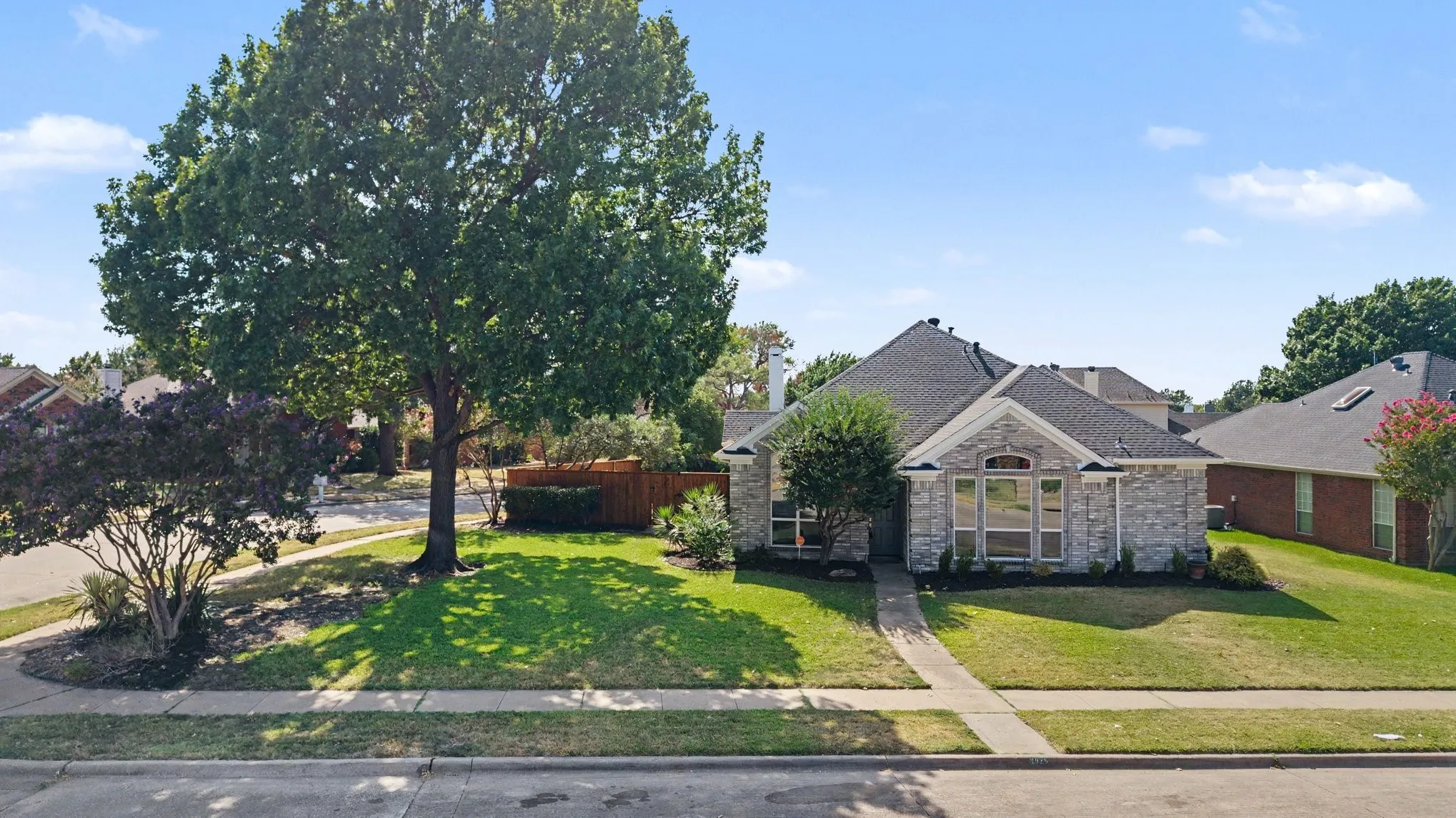 Single Family Residence For Sale in Collin County , 9925 Bordeaux Avenue, Frisco, Texas 75035, 3 Bedroom, 2 Bathroom, 2 Garage spaces, 1,865 Sqft, built in 1989, mls#21387387, Real Estate Agent in Frisco, Homes For Sale in Collin county, Homes For Sale in Frisco, Realtor in Frisco Texas, Real Estate Brokerage Independent Realty Texas, Luminita Cordes Realtor