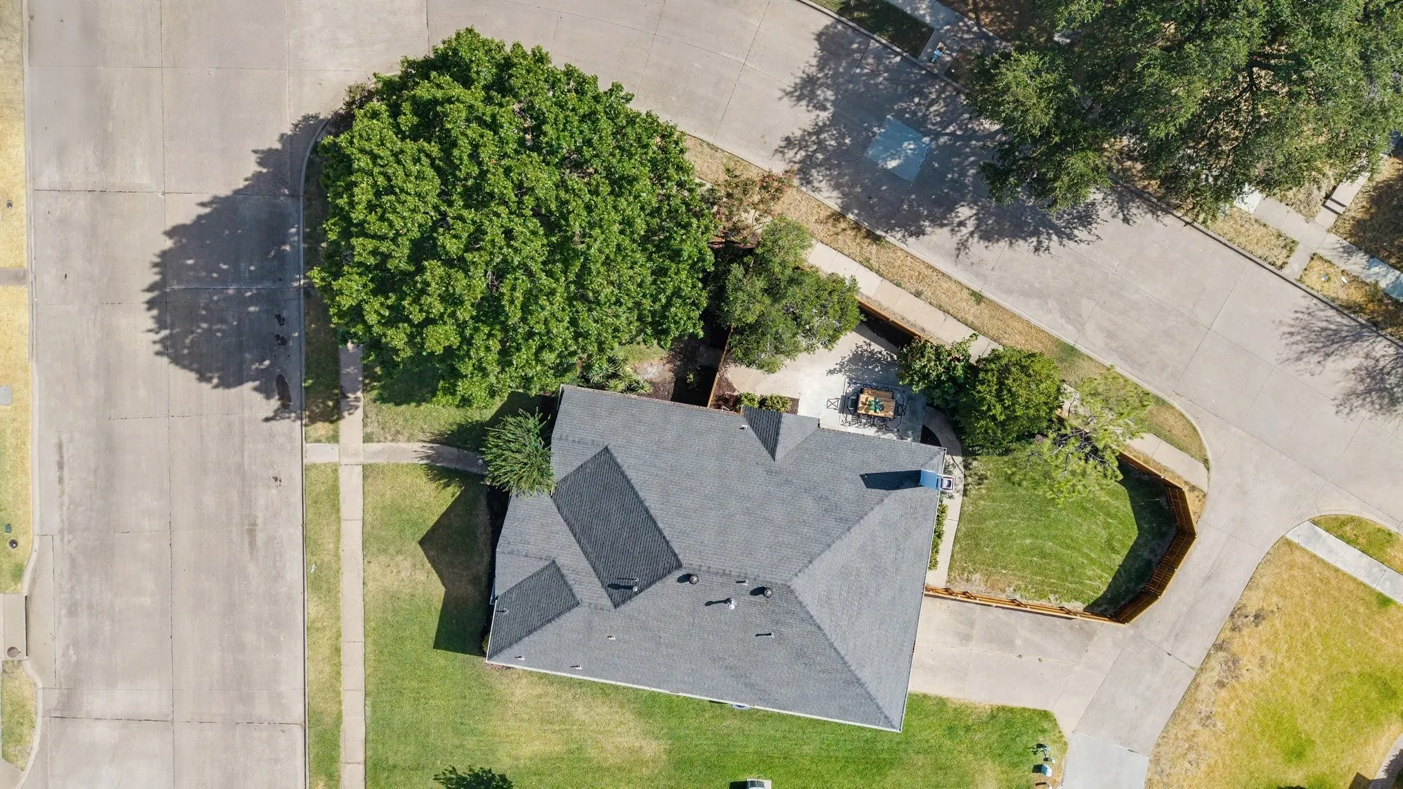 Single Family Residence For Sale in Collin County , 9925 Bordeaux Avenue, Frisco, Texas 75035, 3 Bedroom, 2 Bathroom, 2 Garage spaces, 1,865 Sqft, built in 1989, mls#21387387, Real Estate Agent in Frisco, Homes For Sale in Collin county, Homes For Sale in Frisco, Realtor in Frisco Texas, Real Estate Brokerage Independent Realty Texas, Luminita Cordes Realtor