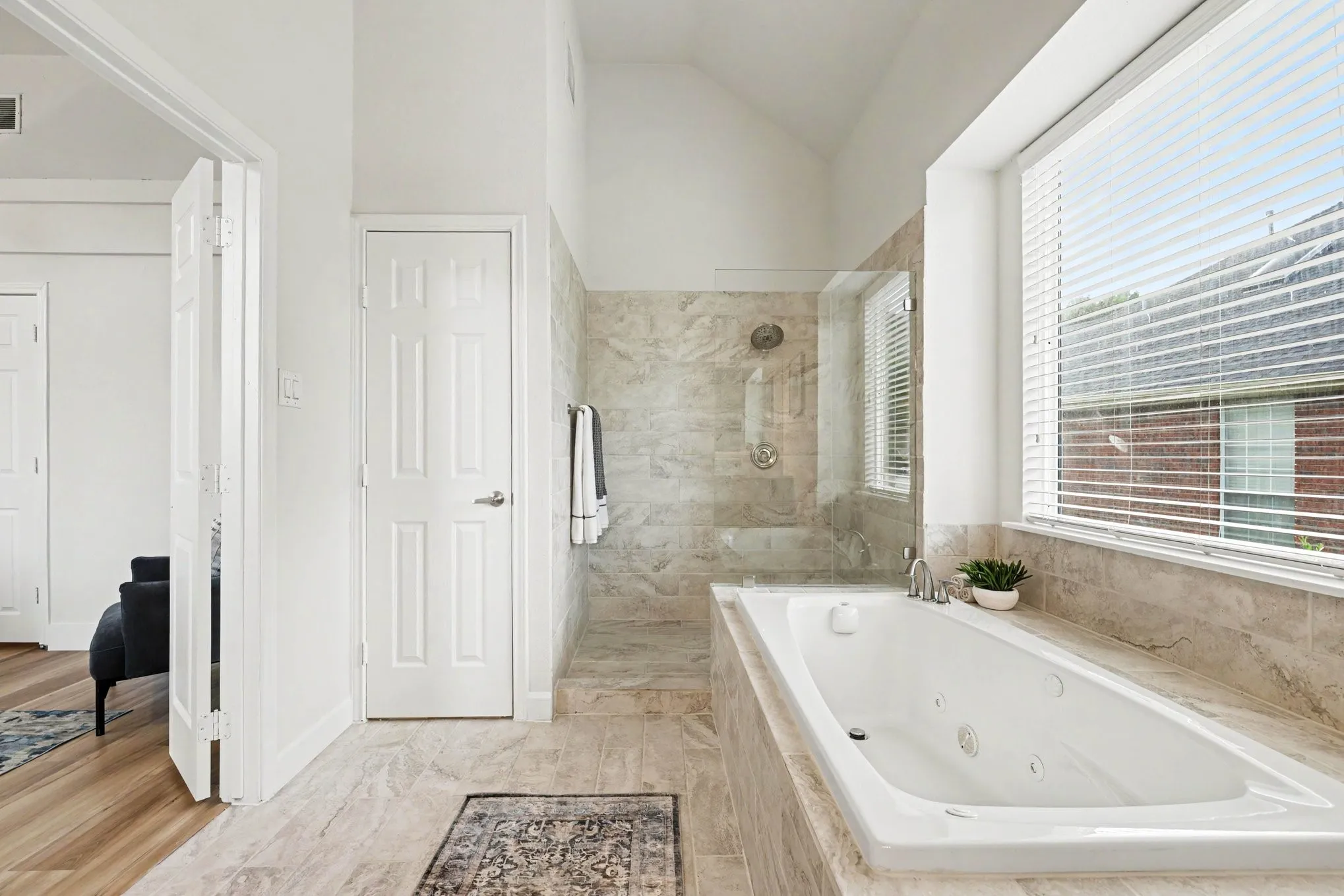 Single Family Residence For Sale in Collin County , 9925 Bordeaux Avenue, Frisco, Texas 75035, 3 Bedroom, 2 Bathroom, 2 Garage spaces, 1,865 Sqft, built in 1989, mls#21387387, Real Estate Agent in Frisco, Homes For Sale in Collin county, Homes For Sale in Frisco, Realtor in Frisco Texas, Real Estate Brokerage Independent Realty Texas, Luminita Cordes Realtor