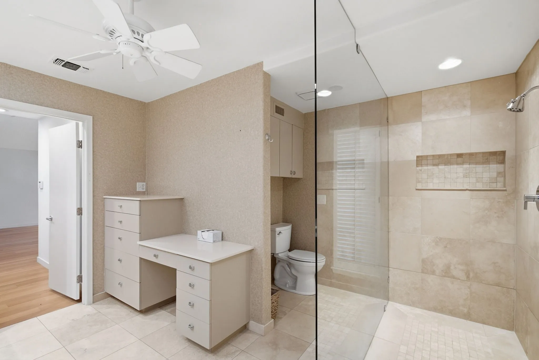 Built-in dressing table