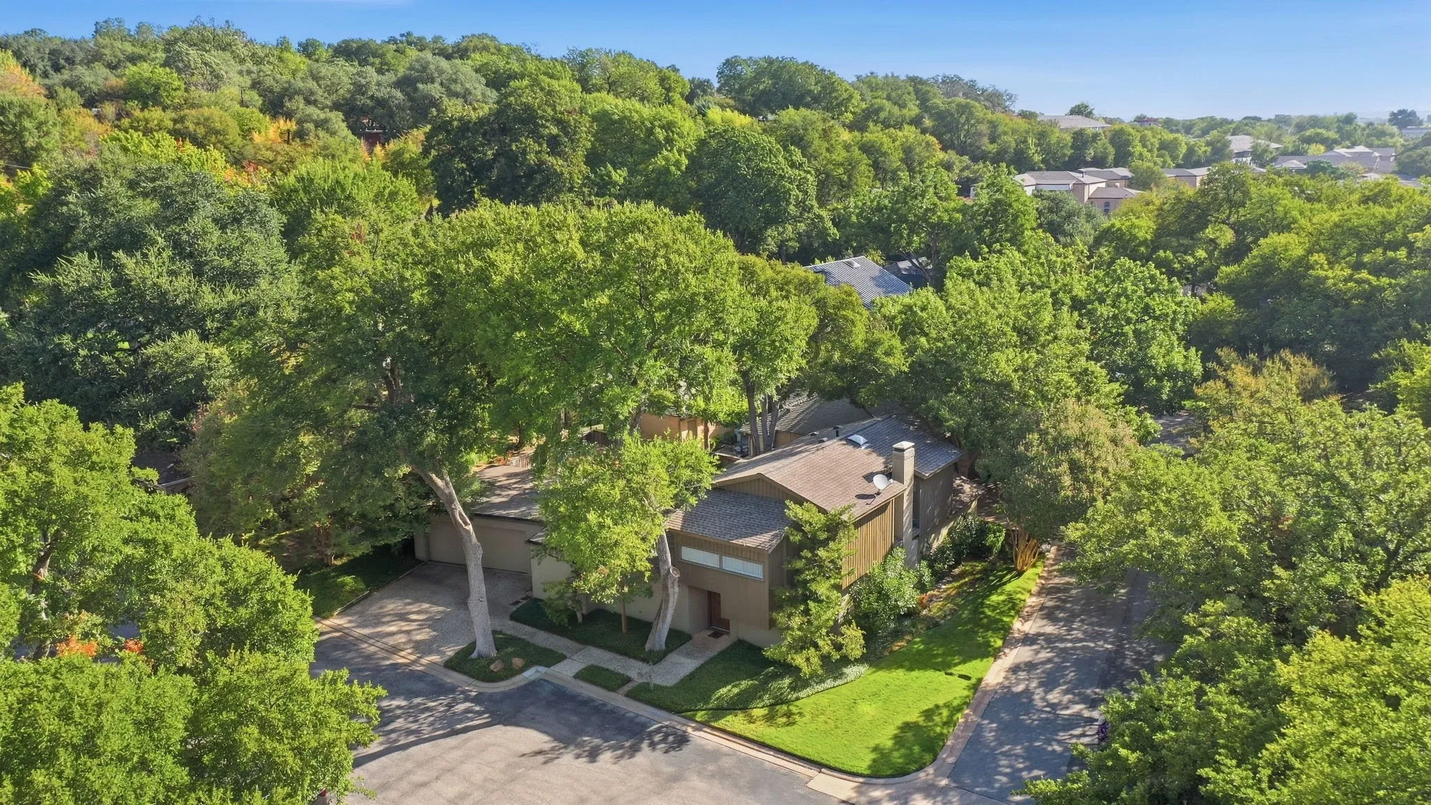 Condominium For Sale in Tarrant County , 6128 Plum Valley Place, Fort Worth, Texas 76116, 2 Bedroom, 3 Bathroom, 2 Garage spaces, 2,498 Sqft, built in 1976, mls#21388679, Real Estate Agent in Fort Worth, Homes For Sale in Tarrant county, Homes For Sale in Fort Worth, Realtor in Fort Worth Texas, Real Estate Brokerage Independent Realty Texas, Luminita Cordes Realtor