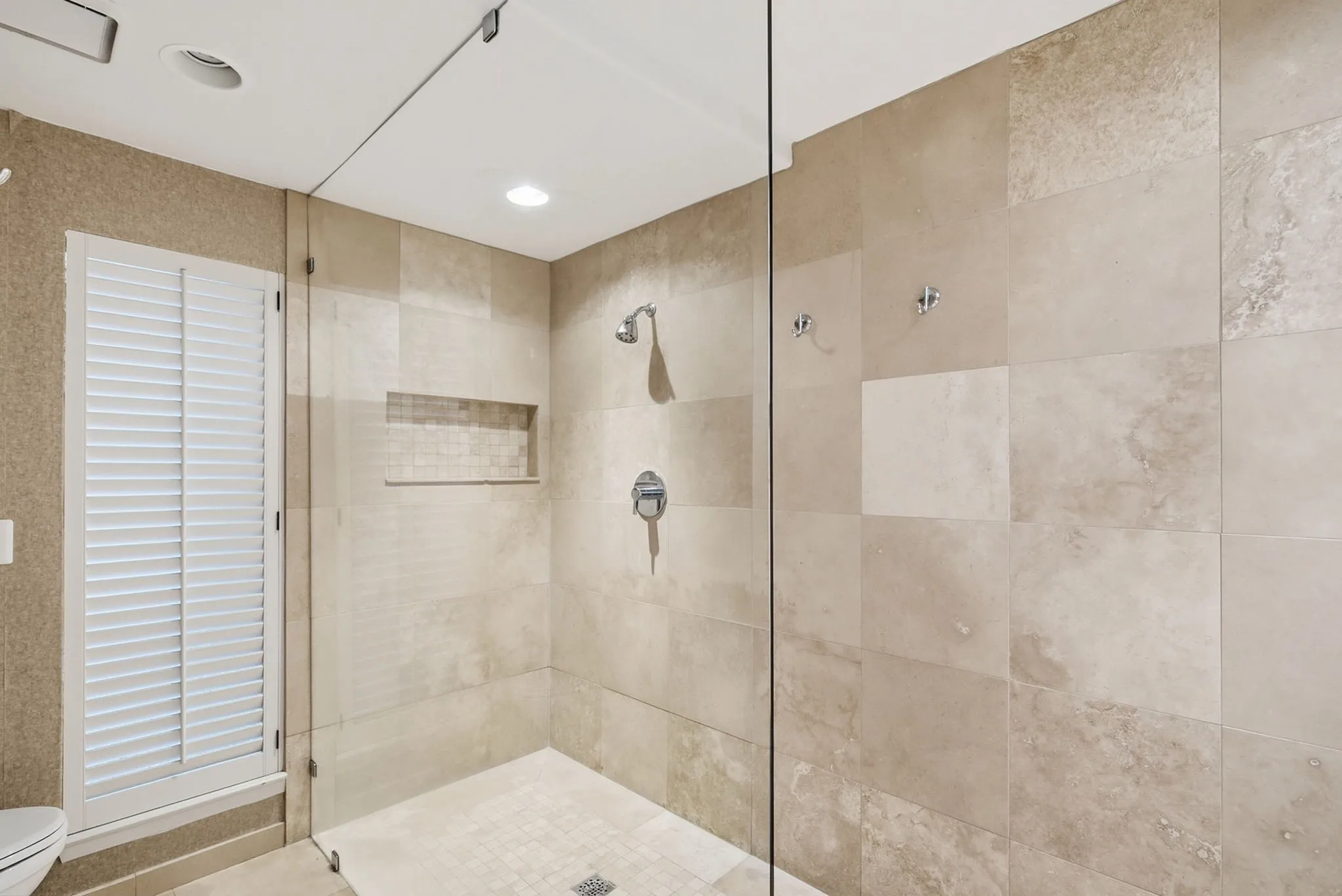Condominium For Sale in Tarrant County , 6128 Plum Valley Place, Fort Worth, Texas 76116, 2 Bedroom, 3 Bathroom, 2 Garage spaces, 2,498 Sqft, built in 1976, mls#21388679, Real Estate Agent in Fort Worth, Homes For Sale in Tarrant county, Homes For Sale in Fort Worth, Realtor in Fort Worth Texas, Real Estate Brokerage Independent Realty Texas, Luminita Cordes Realtor
