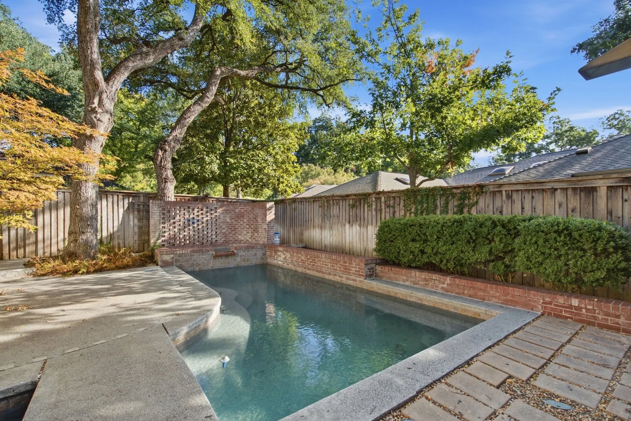 Condominium For Sale in Tarrant County , 6128 Plum Valley Place, Fort Worth, Texas 76116, 2 Bedroom, 3 Bathroom, 2 Garage spaces, 2,498 Sqft, built in 1976, mls#21388679, Real Estate Agent in Fort Worth, Homes For Sale in Tarrant county, Homes For Sale in Fort Worth, Realtor in Fort Worth Texas, Real Estate Brokerage Independent Realty Texas, Luminita Cordes Realtor