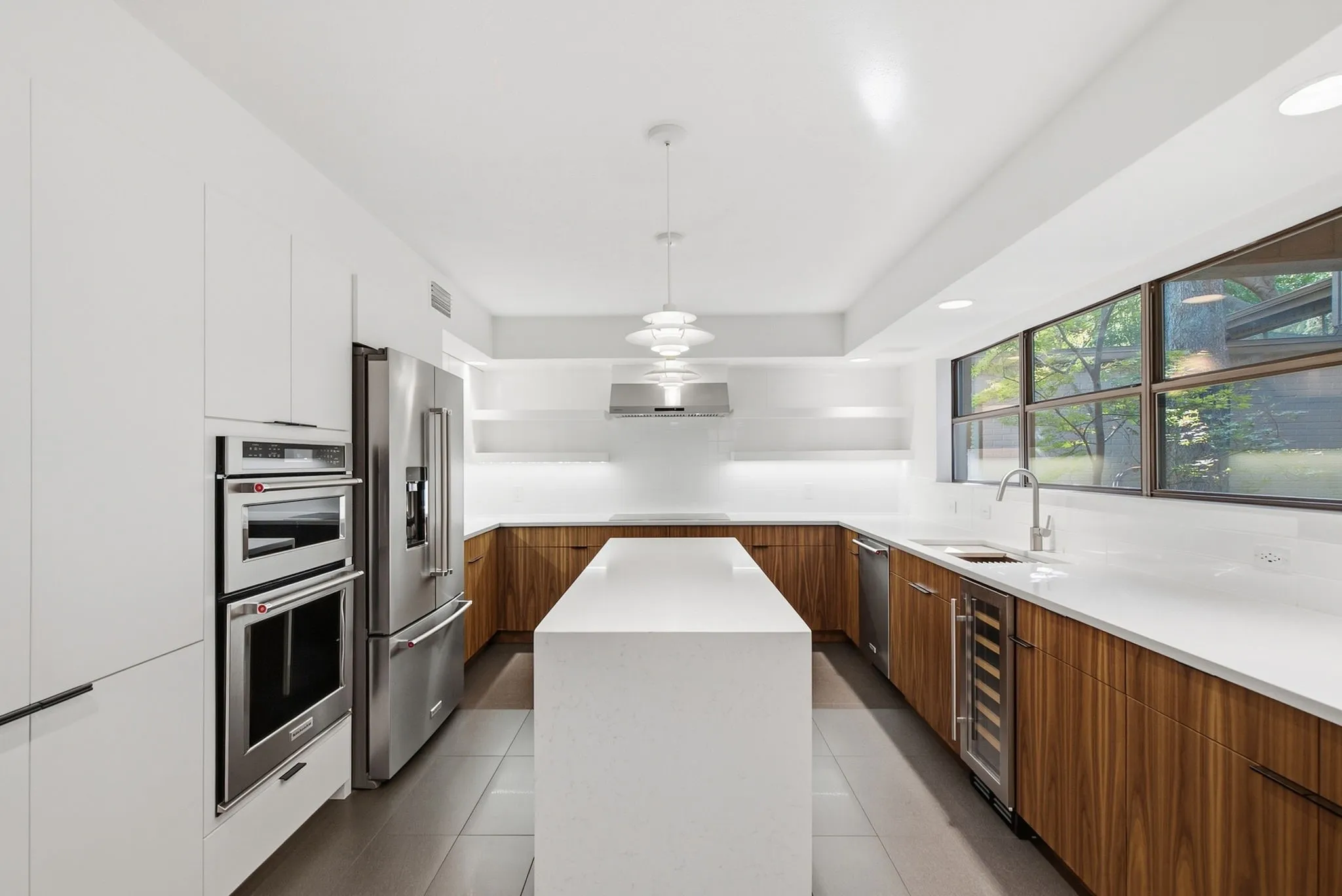 Condominium For Sale in Tarrant County , 6128 Plum Valley Place, Fort Worth, Texas 76116, 2 Bedroom, 3 Bathroom, 2 Garage spaces, 2,498 Sqft, built in 1976, mls#21388679, Real Estate Agent in Fort Worth, Homes For Sale in Tarrant county, Homes For Sale in Fort Worth, Realtor in Fort Worth Texas, Real Estate Brokerage Independent Realty Texas, Luminita Cordes Realtor