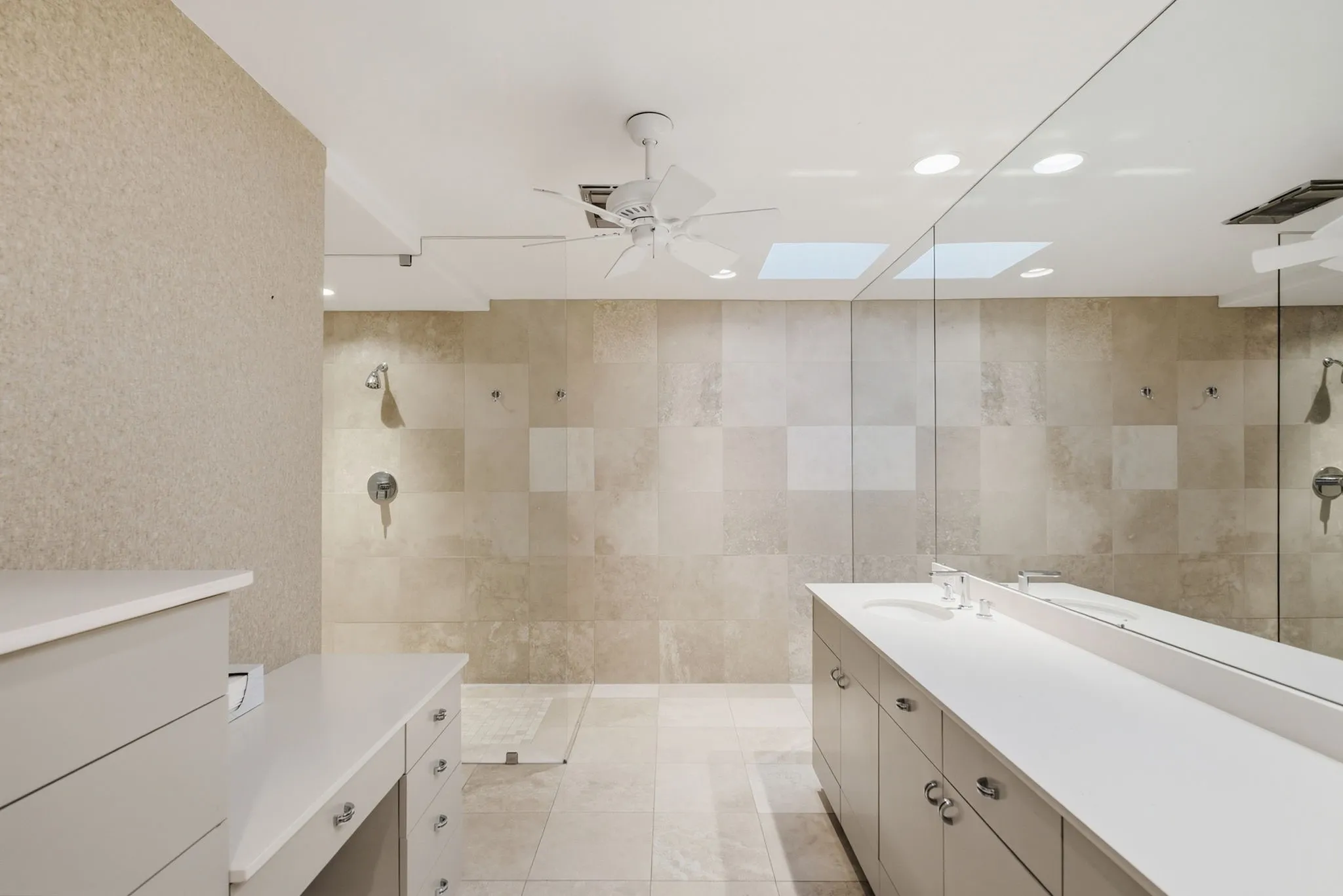 Condominium For Sale in Tarrant County , 6128 Plum Valley Place, Fort Worth, Texas 76116, 2 Bedroom, 3 Bathroom, 2 Garage spaces, 2,498 Sqft, built in 1976, mls#21388679, Real Estate Agent in Fort Worth, Homes For Sale in Tarrant county, Homes For Sale in Fort Worth, Realtor in Fort Worth Texas, Real Estate Brokerage Independent Realty Texas, Luminita Cordes Realtor