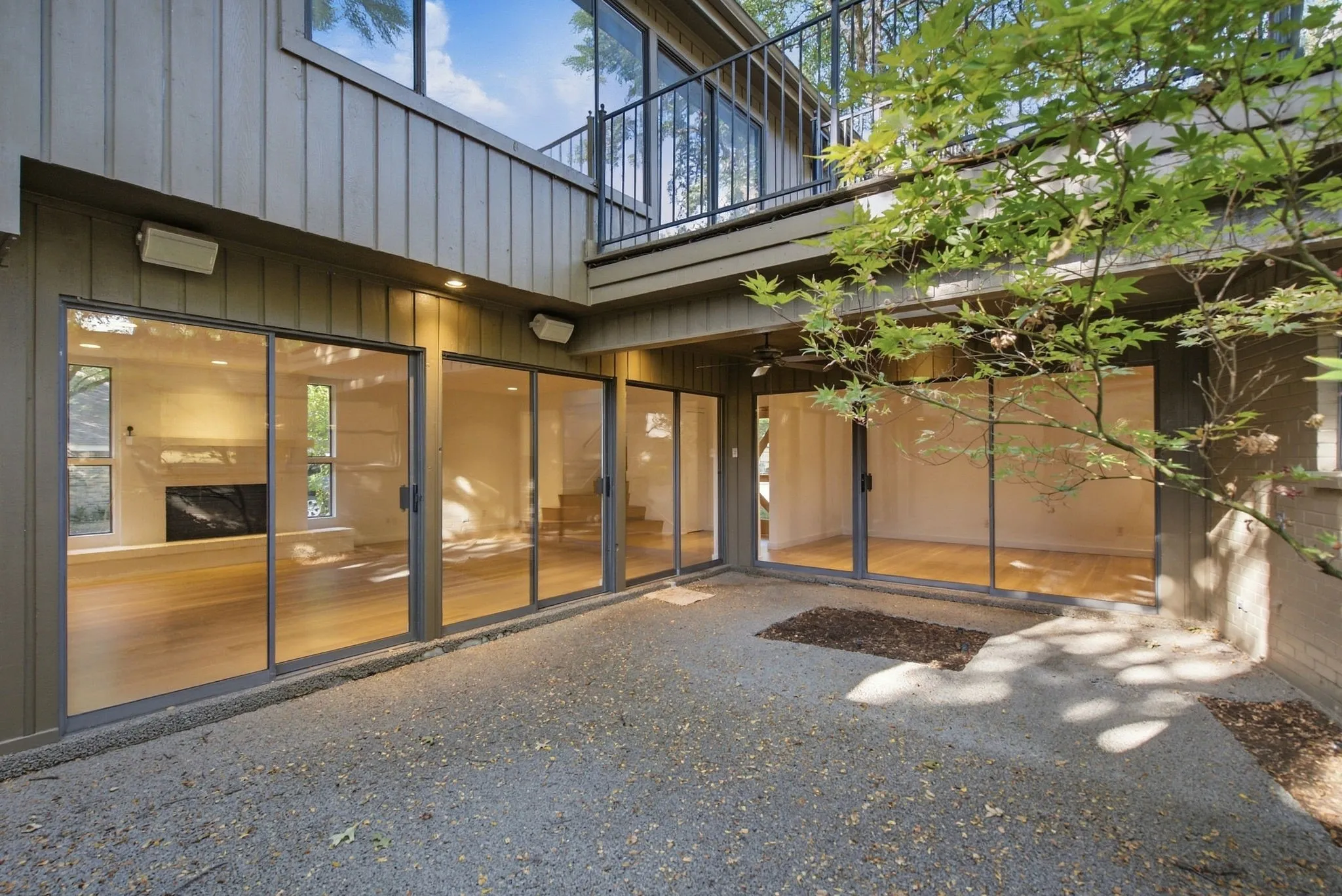 Condominium For Sale in Tarrant County , 6128 Plum Valley Place, Fort Worth, Texas 76116, 2 Bedroom, 3 Bathroom, 2 Garage spaces, 2,498 Sqft, built in 1976, mls#21388679, Real Estate Agent in Fort Worth, Homes For Sale in Tarrant county, Homes For Sale in Fort Worth, Realtor in Fort Worth Texas, Real Estate Brokerage Independent Realty Texas, Luminita Cordes Realtor