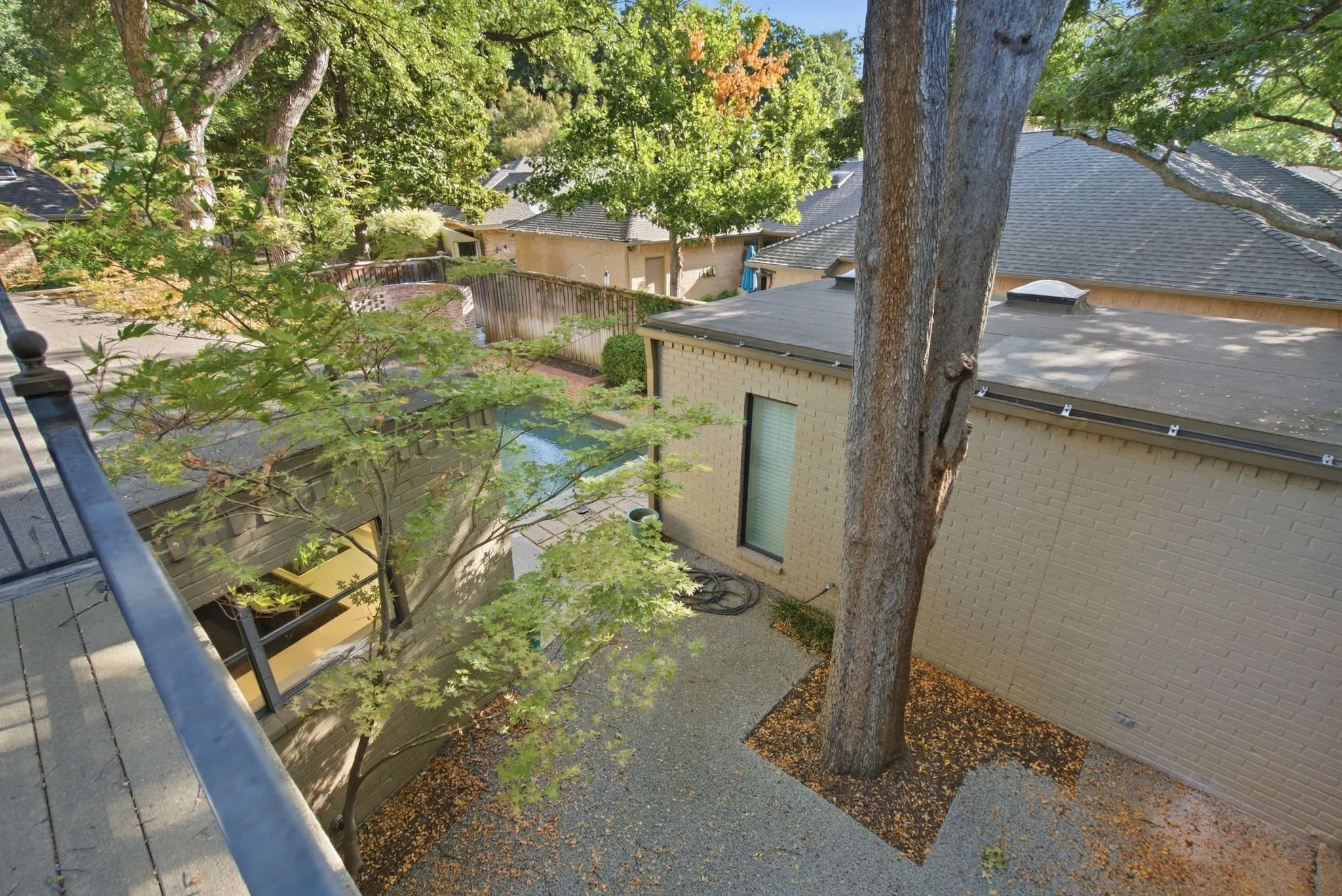 Condominium For Sale in Tarrant County , 6128 Plum Valley Place, Fort Worth, Texas 76116, 2 Bedroom, 3 Bathroom, 2 Garage spaces, 2,498 Sqft, built in 1976, mls#21388679, Real Estate Agent in Fort Worth, Homes For Sale in Tarrant county, Homes For Sale in Fort Worth, Realtor in Fort Worth Texas, Real Estate Brokerage Independent Realty Texas, Luminita Cordes Realtor