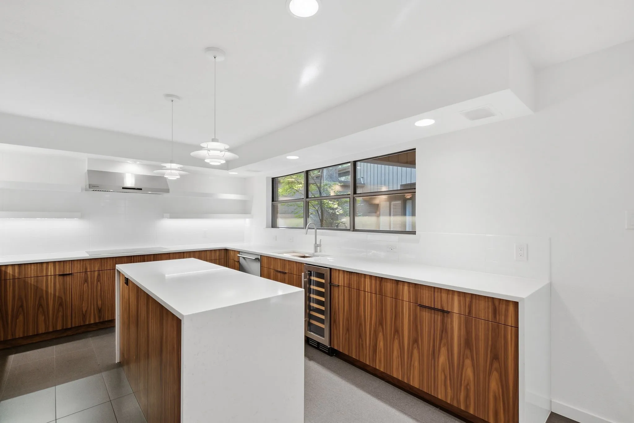 Condominium For Sale in Tarrant County , 6128 Plum Valley Place, Fort Worth, Texas 76116, 2 Bedroom, 3 Bathroom, 2 Garage spaces, 2,498 Sqft, built in 1976, mls#21388679, Real Estate Agent in Fort Worth, Homes For Sale in Tarrant county, Homes For Sale in Fort Worth, Realtor in Fort Worth Texas, Real Estate Brokerage Independent Realty Texas, Luminita Cordes Realtor