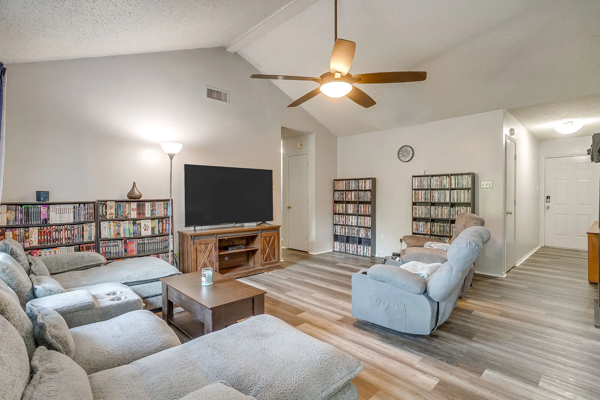 Single Family Residence For Sale in Johnson County , 1225 Sandstone Drive, Cleburne, Texas 76033, 3 Bedroom, 2 Bathroom, 2 Garage spaces, 1,307 Sqft, built in 1988, mls#21389758, Real Estate Agent in Cleburne, Homes For Sale in Johnson county, Homes For Sale in Cleburne, Realtor in Cleburne Texas, Real Estate Brokerage Independent Realty Texas, Luminita Cordes Realtor