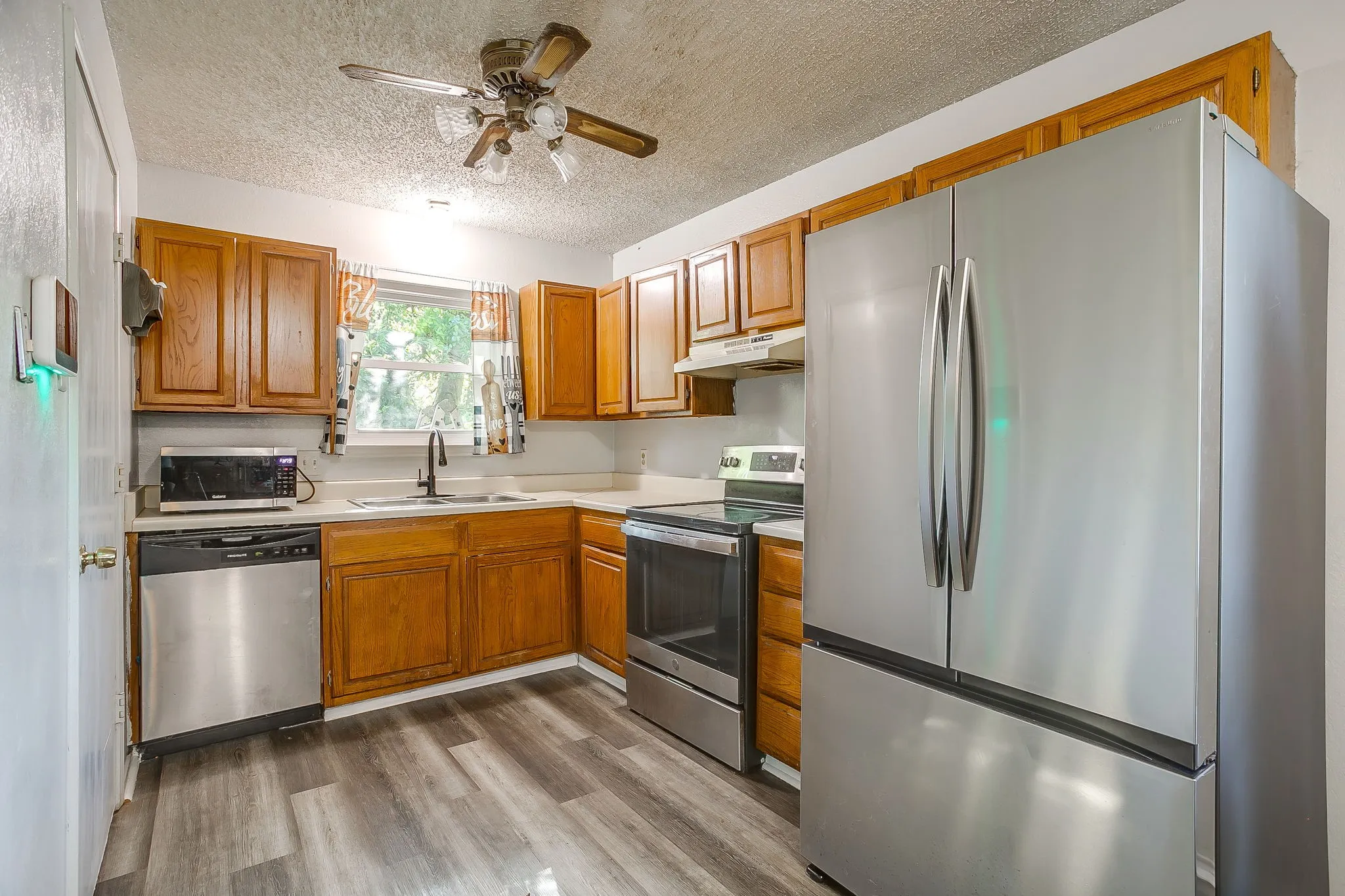 Single Family Residence For Sale in Johnson County , 1225 Sandstone Drive, Cleburne, Texas 76033, 3 Bedroom, 2 Bathroom, 2 Garage spaces, 1,307 Sqft, built in 1988, mls#21389758, Real Estate Agent in Cleburne, Homes For Sale in Johnson county, Homes For Sale in Cleburne, Realtor in Cleburne Texas, Real Estate Brokerage Independent Realty Texas, Luminita Cordes Realtor