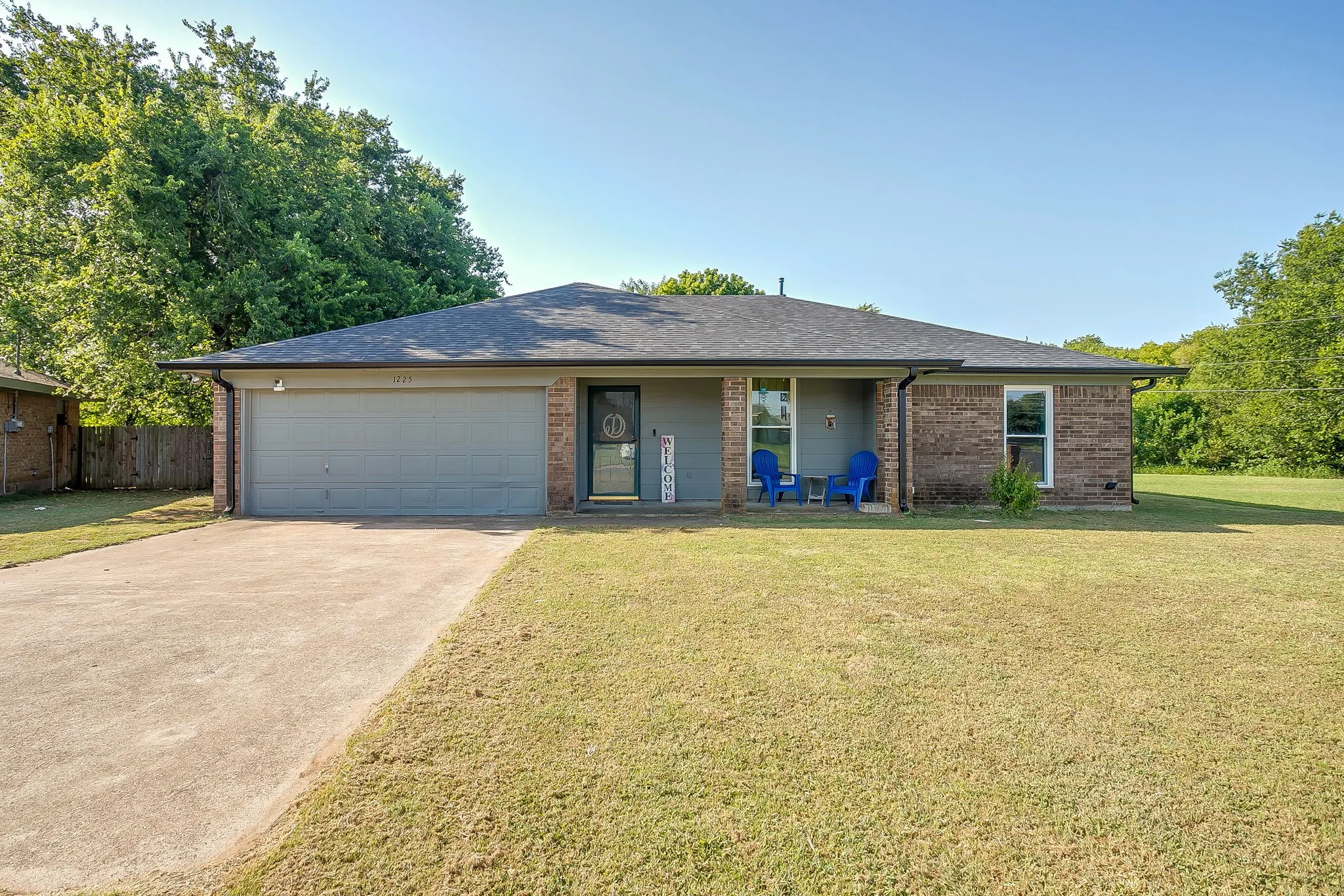 Single Family Residence For Sale in Johnson County , 1225 Sandstone Drive, Cleburne, Texas 76033, 3 Bedroom, 2 Bathroom, 2 Garage spaces, 1,307 Sqft, built in 1988, mls#21389758, Real Estate Agent in Cleburne, Homes For Sale in Johnson county, Homes For Sale in Cleburne, Realtor in Cleburne Texas, Real Estate Brokerage Independent Realty Texas, Luminita Cordes Realtor