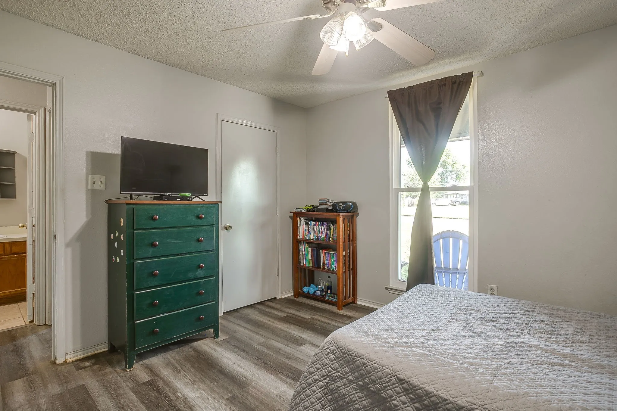 Single Family Residence For Sale in Johnson County , 1225 Sandstone Drive, Cleburne, Texas 76033, 3 Bedroom, 2 Bathroom, 2 Garage spaces, 1,307 Sqft, built in 1988, mls#21389758, Real Estate Agent in Cleburne, Homes For Sale in Johnson county, Homes For Sale in Cleburne, Realtor in Cleburne Texas, Real Estate Brokerage Independent Realty Texas, Luminita Cordes Realtor