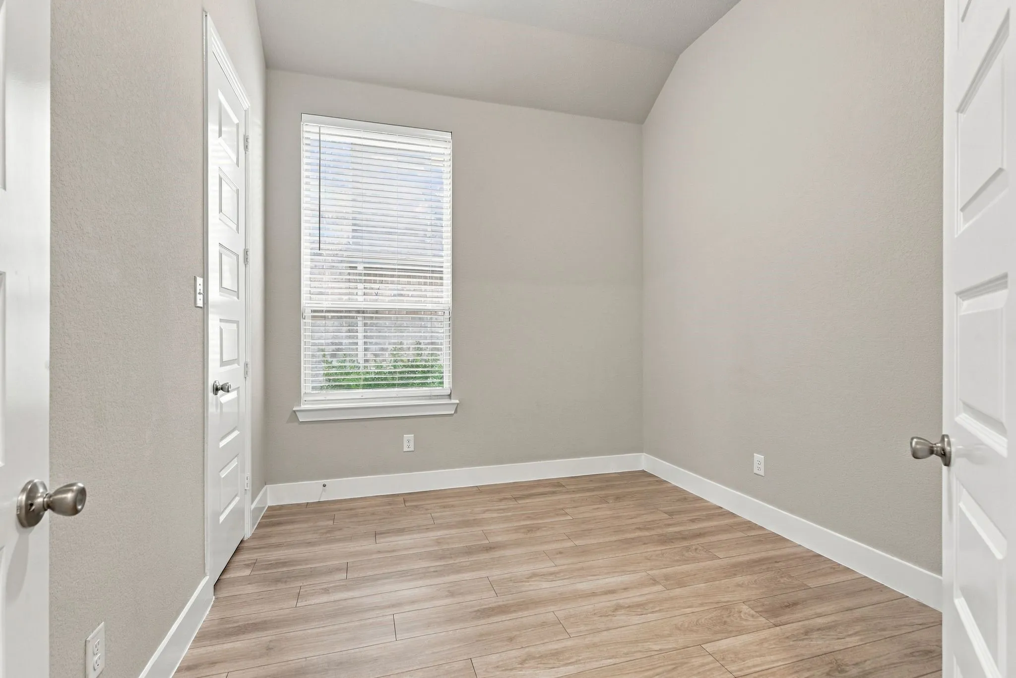 Single Family Residence For Sale in Collin County , 2220 Terry Avenue, Melissa, Texas 75454, 4 Bedroom, 3 Bathroom, 2 Garage spaces, 2,058 Sqft, built in 2020, mls#21388582, Real Estate Agent in Melissa, Homes For Sale in Collin county, Homes For Sale in Melissa, Realtor in Melissa Texas, Real Estate Brokerage Independent Realty Texas, Luminita Cordes Realtor