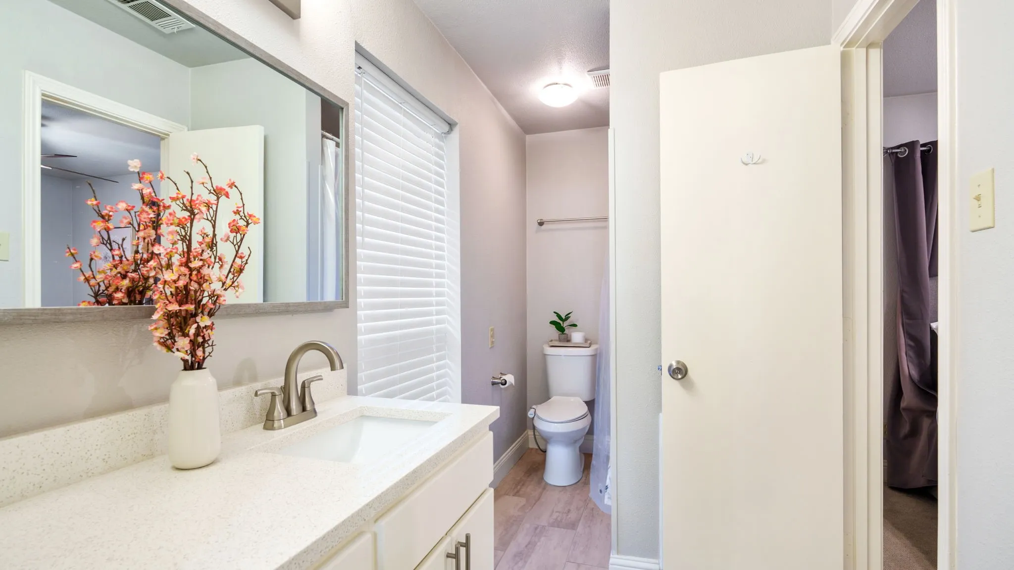 Guest Bathroom Between Bedrooms
