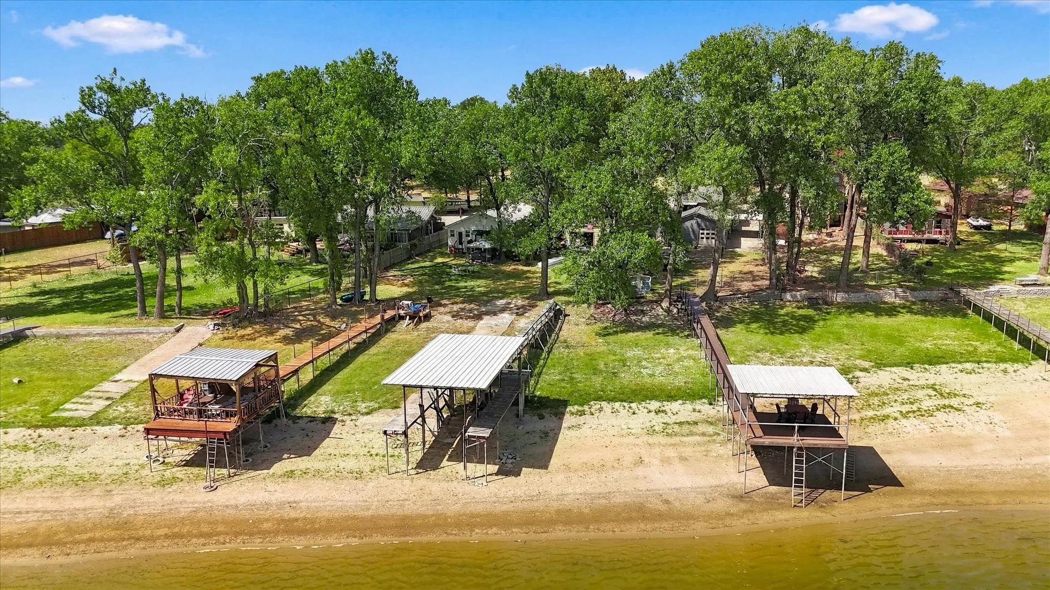 Single Family Residence For Sale in Parker County , 1231 E Lake Drive, Weatherford, Texas 76087, 2 Bedroom, 1 Bathroom, 1 Garage spaces, 953 Sqft, built in 2002, mls#21389034, Real Estate Agent in Weatherford, Homes For Sale in Parker county, Homes For Sale in Weatherford, Realtor in Weatherford Texas, Real Estate Brokerage Independent Realty Texas, Luminita Cordes Realtor