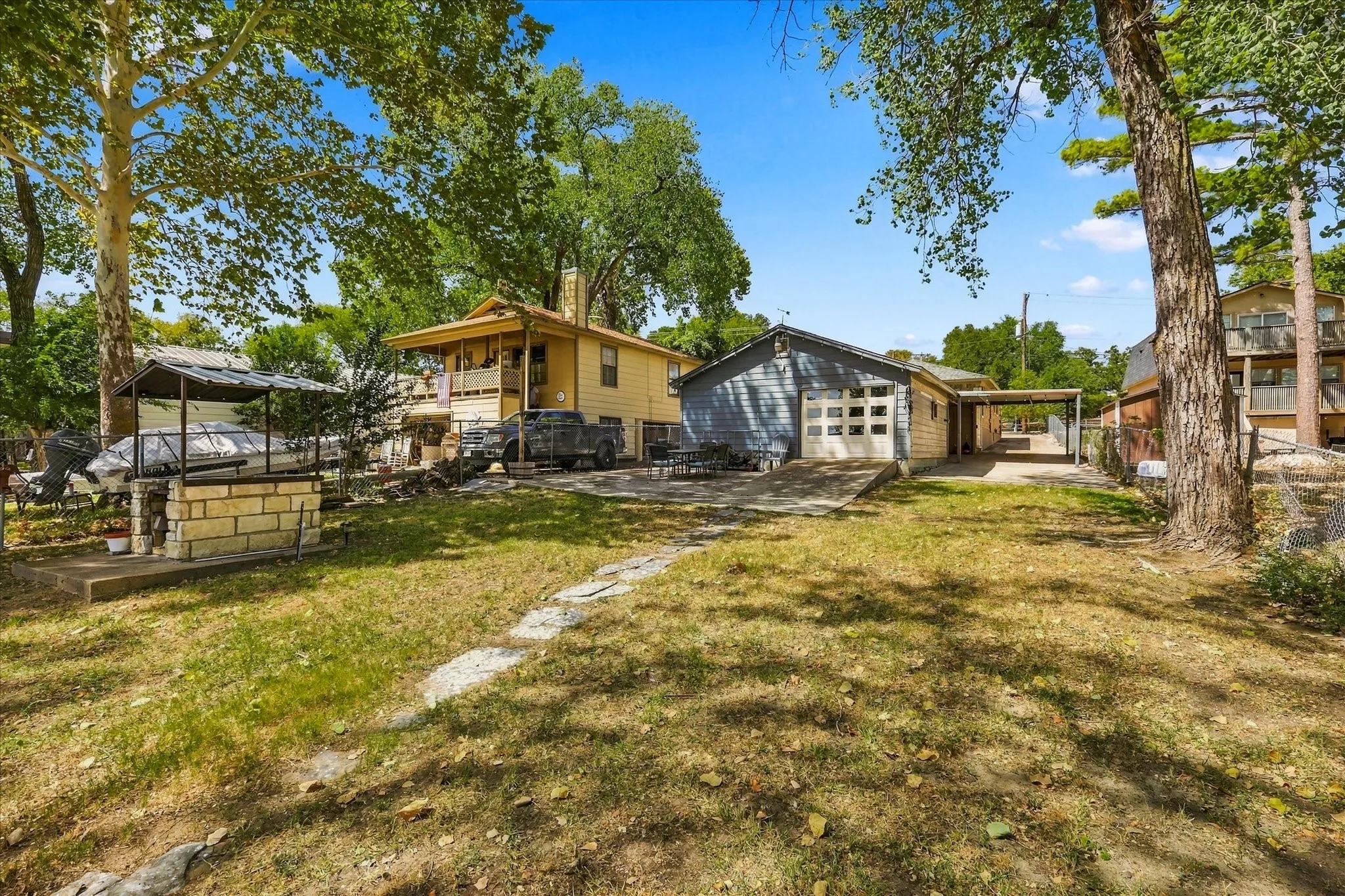 Single Family Residence For Sale in Parker County , 1231 E Lake Drive, Weatherford, Texas 76087, 2 Bedroom, 1 Bathroom, 1 Garage spaces, 953 Sqft, built in 2002, mls#21389034, Real Estate Agent in Weatherford, Homes For Sale in Parker county, Homes For Sale in Weatherford, Realtor in Weatherford Texas, Real Estate Brokerage Independent Realty Texas, Luminita Cordes Realtor