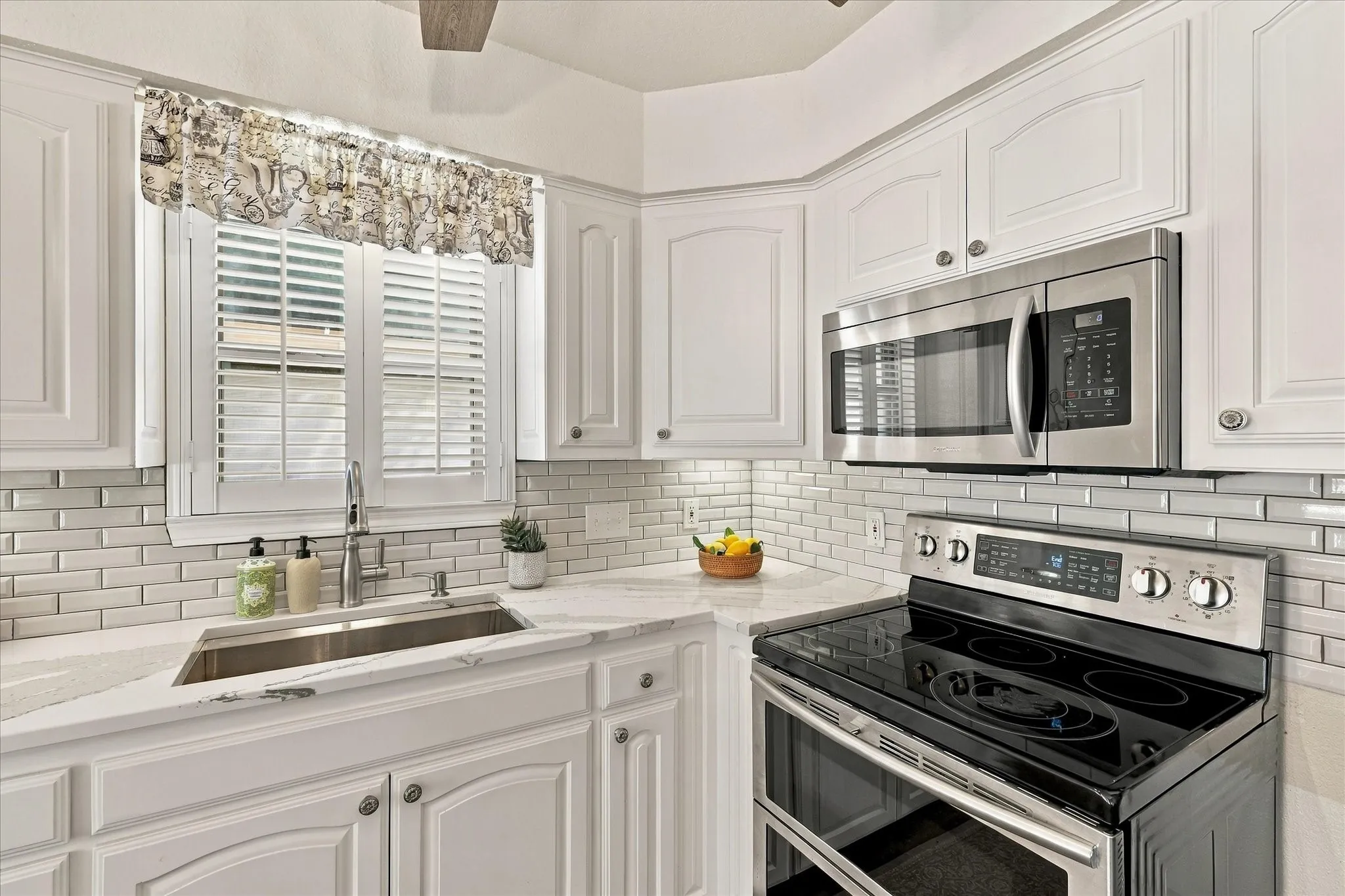 Single Family Residence For Sale in Parker County , 1231 E Lake Drive, Weatherford, Texas 76087, 2 Bedroom, 1 Bathroom, 1 Garage spaces, 953 Sqft, built in 2002, mls#21389034, Real Estate Agent in Weatherford, Homes For Sale in Parker county, Homes For Sale in Weatherford, Realtor in Weatherford Texas, Real Estate Brokerage Independent Realty Texas, Luminita Cordes Realtor