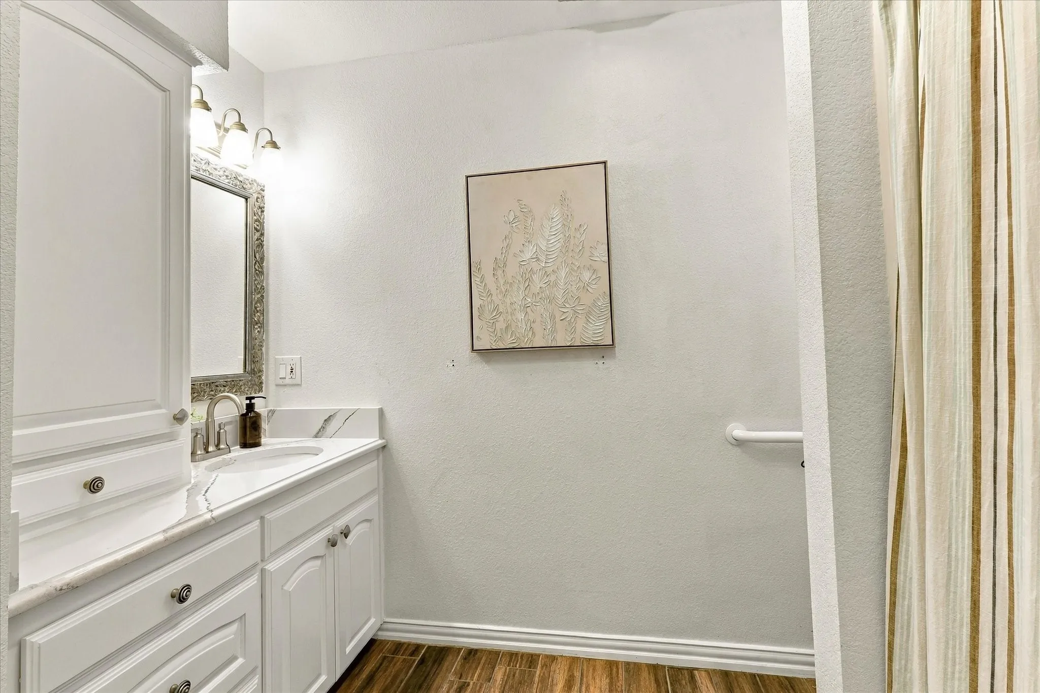 Single Family Residence For Sale in Parker County , 1231 E Lake Drive, Weatherford, Texas 76087, 2 Bedroom, 1 Bathroom, 1 Garage spaces, 953 Sqft, built in 2002, mls#21389034, Real Estate Agent in Weatherford, Homes For Sale in Parker county, Homes For Sale in Weatherford, Realtor in Weatherford Texas, Real Estate Brokerage Independent Realty Texas, Luminita Cordes Realtor