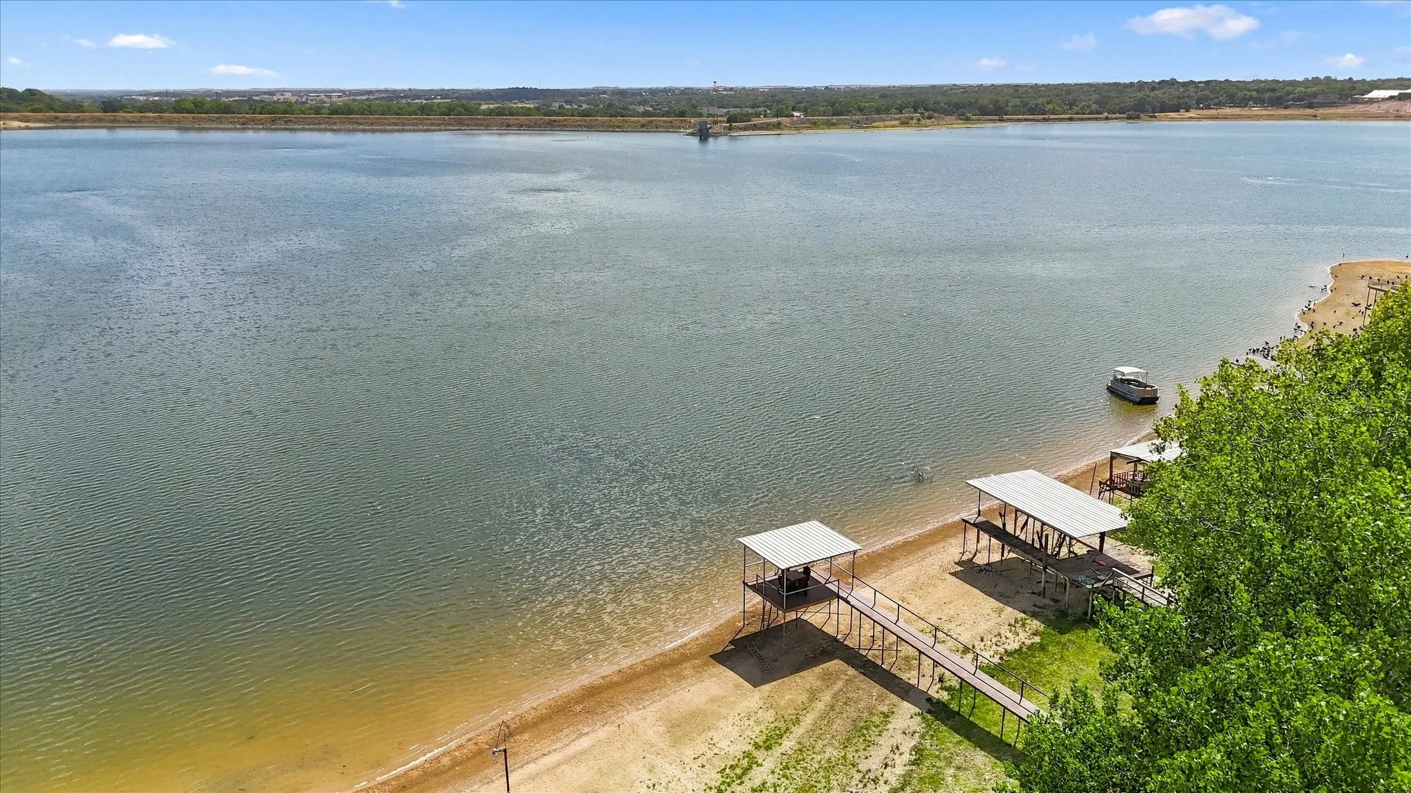 Single Family Residence For Sale in Parker County , 1231 E Lake Drive, Weatherford, Texas 76087, 2 Bedroom, 1 Bathroom, 1 Garage spaces, 953 Sqft, built in 2002, mls#21389034, Real Estate Agent in Weatherford, Homes For Sale in Parker county, Homes For Sale in Weatherford, Realtor in Weatherford Texas, Real Estate Brokerage Independent Realty Texas, Luminita Cordes Realtor