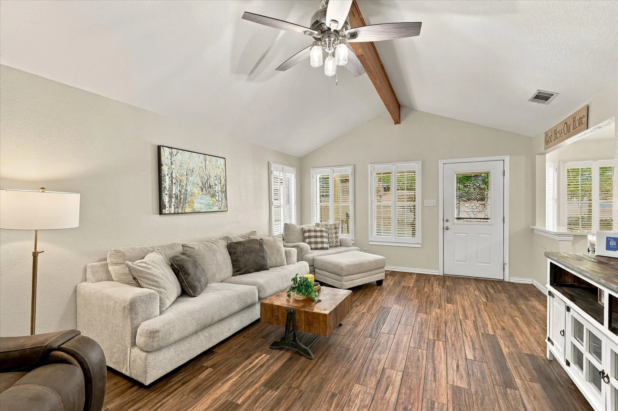 Single Family Residence For Sale in Parker County , 1231 E Lake Drive, Weatherford, Texas 76087, 2 Bedroom, 1 Bathroom, 1 Garage spaces, 953 Sqft, built in 2002, mls#21389034, Real Estate Agent in Weatherford, Homes For Sale in Parker county, Homes For Sale in Weatherford, Realtor in Weatherford Texas, Real Estate Brokerage Independent Realty Texas, Luminita Cordes Realtor