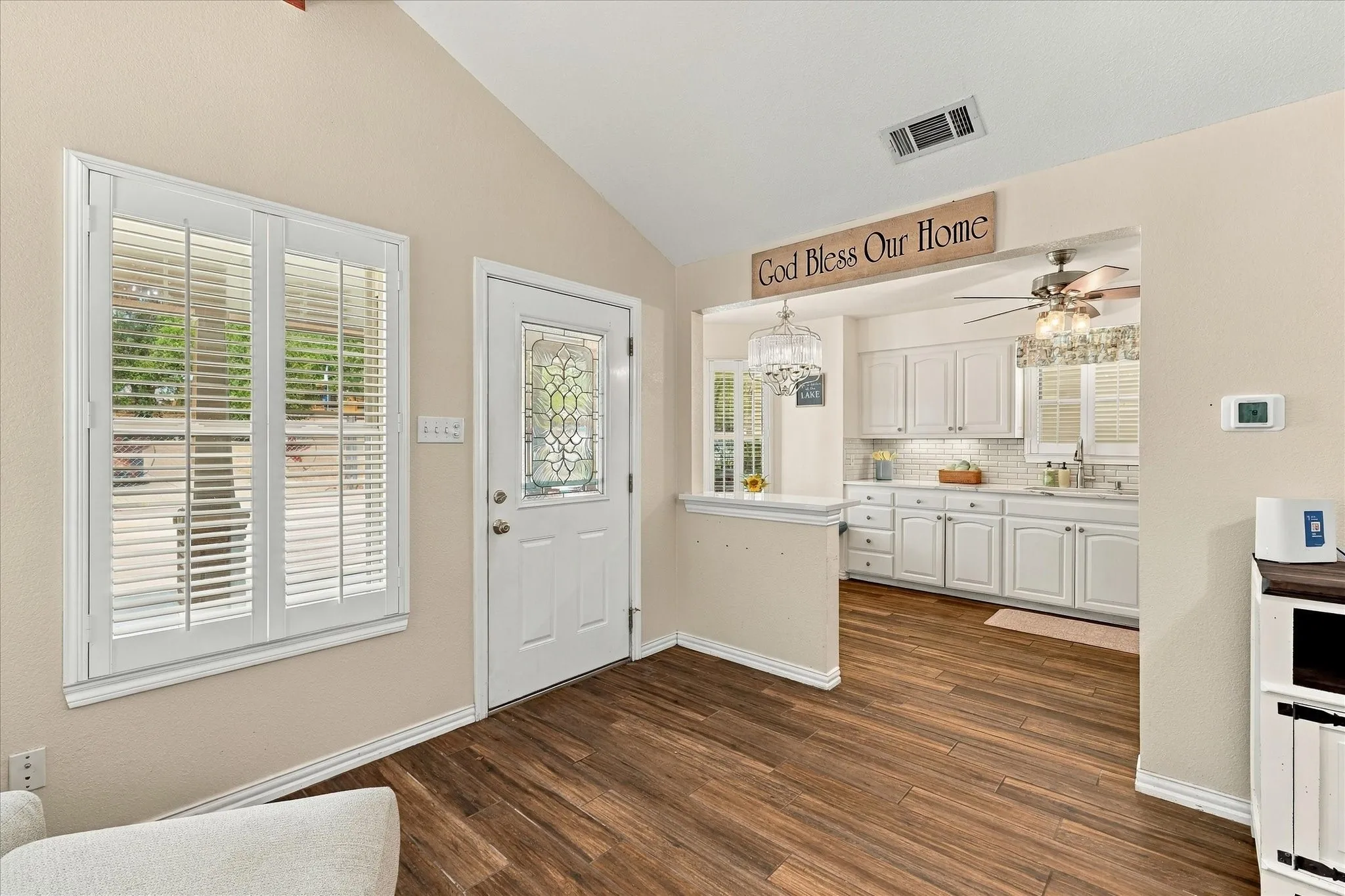 Single Family Residence For Sale in Parker County , 1231 E Lake Drive, Weatherford, Texas 76087, 2 Bedroom, 1 Bathroom, 1 Garage spaces, 953 Sqft, built in 2002, mls#21389034, Real Estate Agent in Weatherford, Homes For Sale in Parker county, Homes For Sale in Weatherford, Realtor in Weatherford Texas, Real Estate Brokerage Independent Realty Texas, Luminita Cordes Realtor